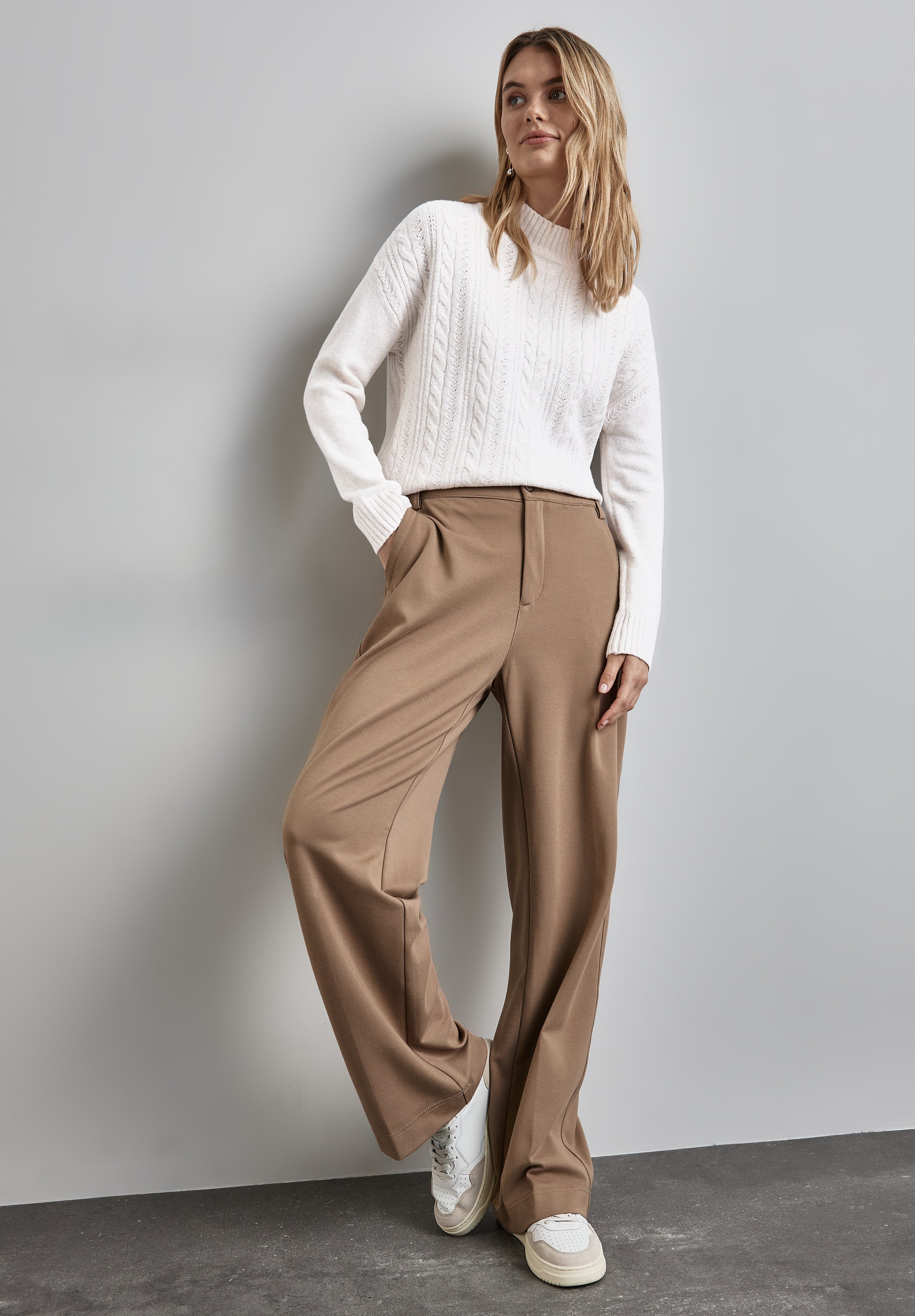 Pullover mit Strickmuster