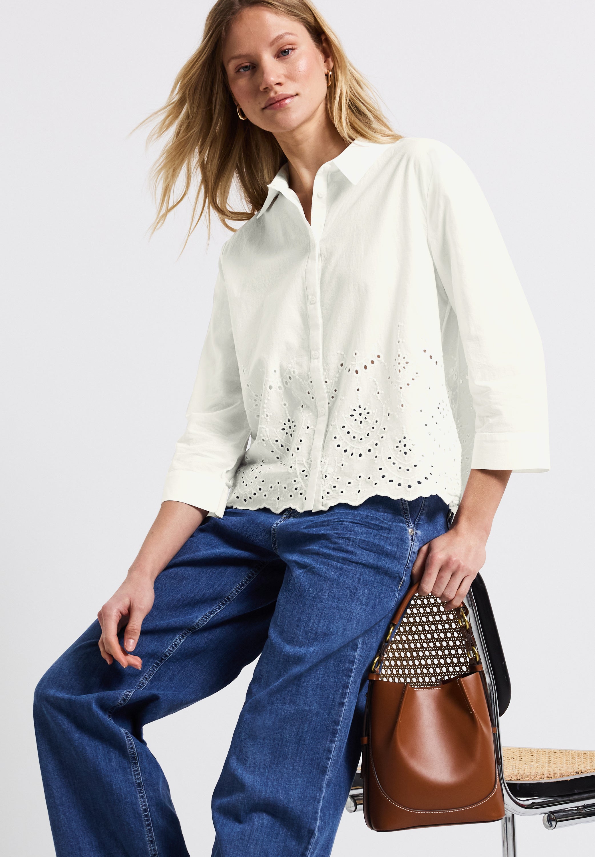 Hemdbluse mit Stickerei