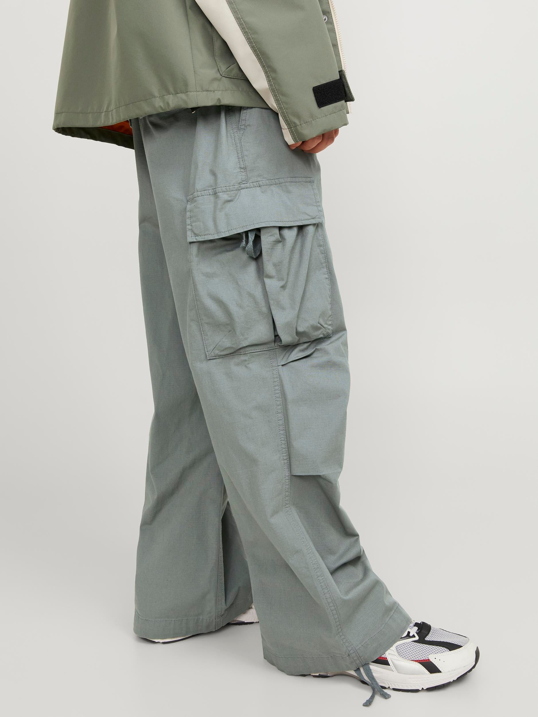 JPSTPARACHUTE JJZAYN CARGO SN