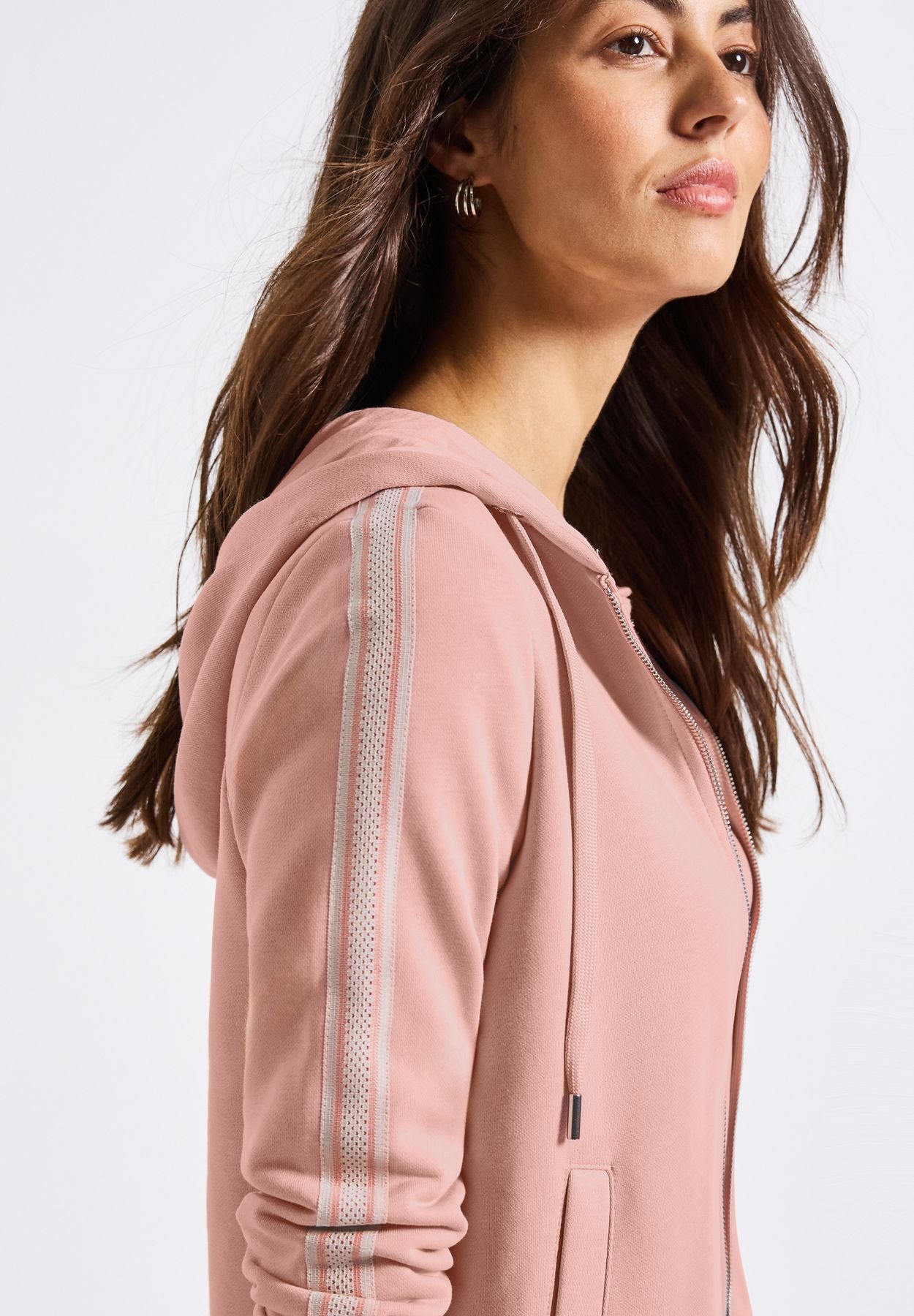 Kapuzenjacke mit Dekotape