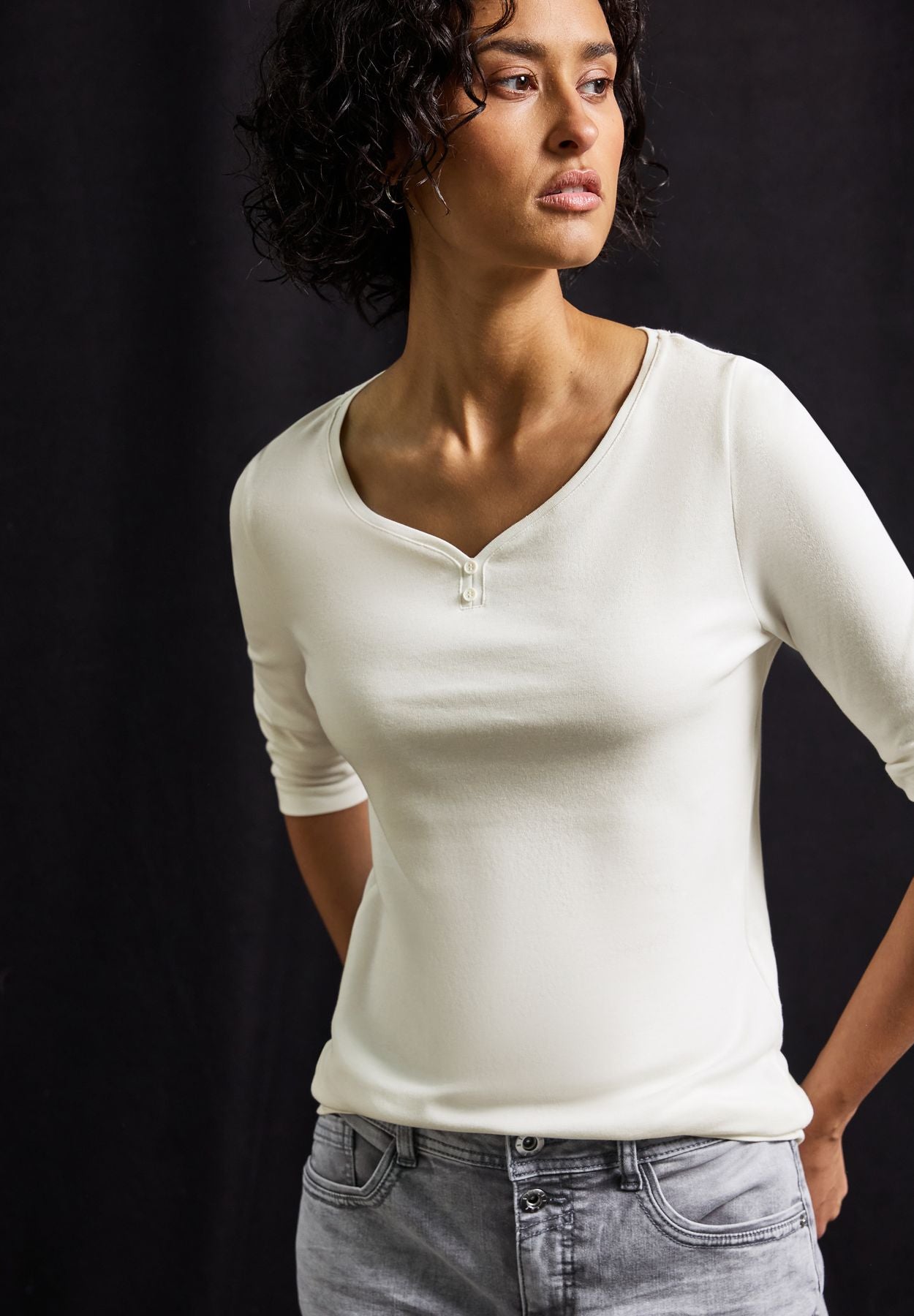 Basic Shirt mit Knopfdetail