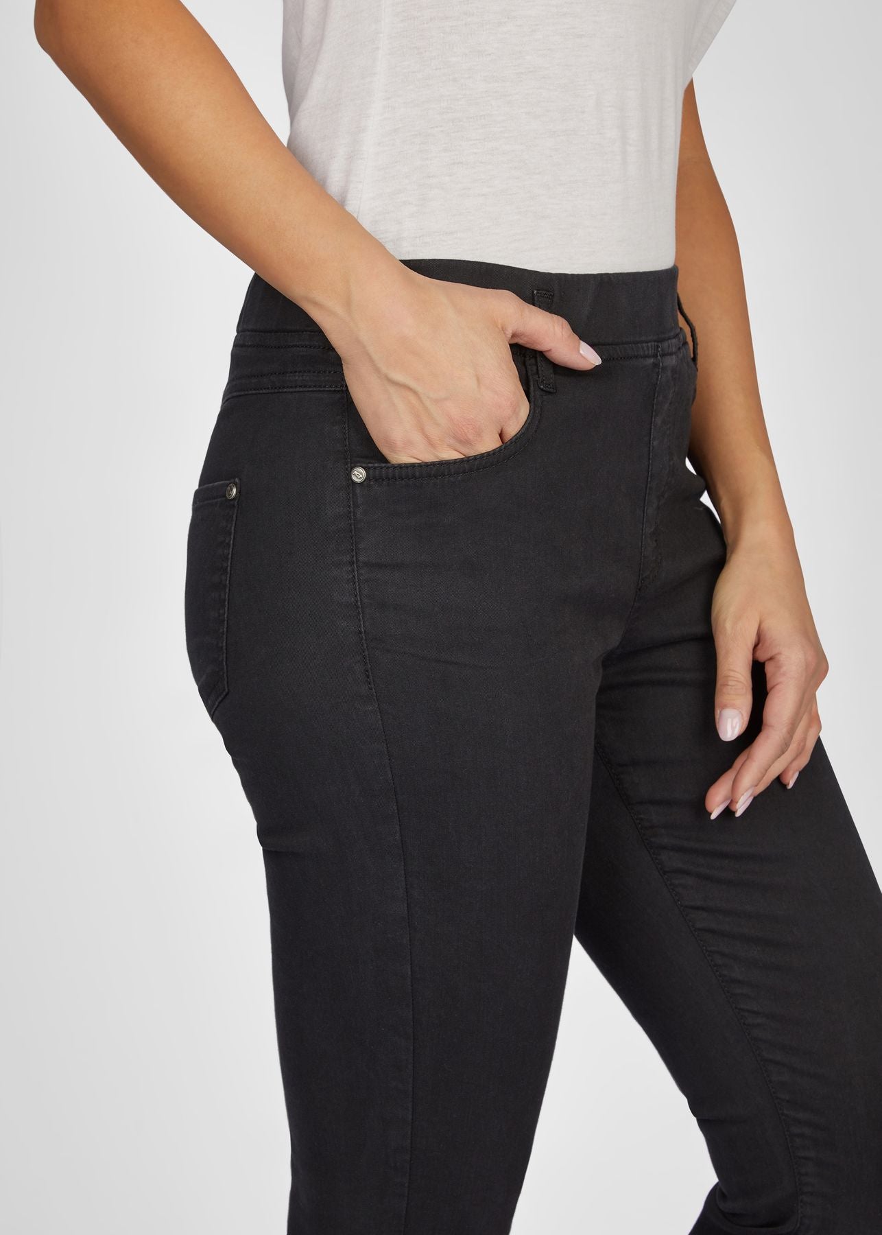 BELLA Jeans