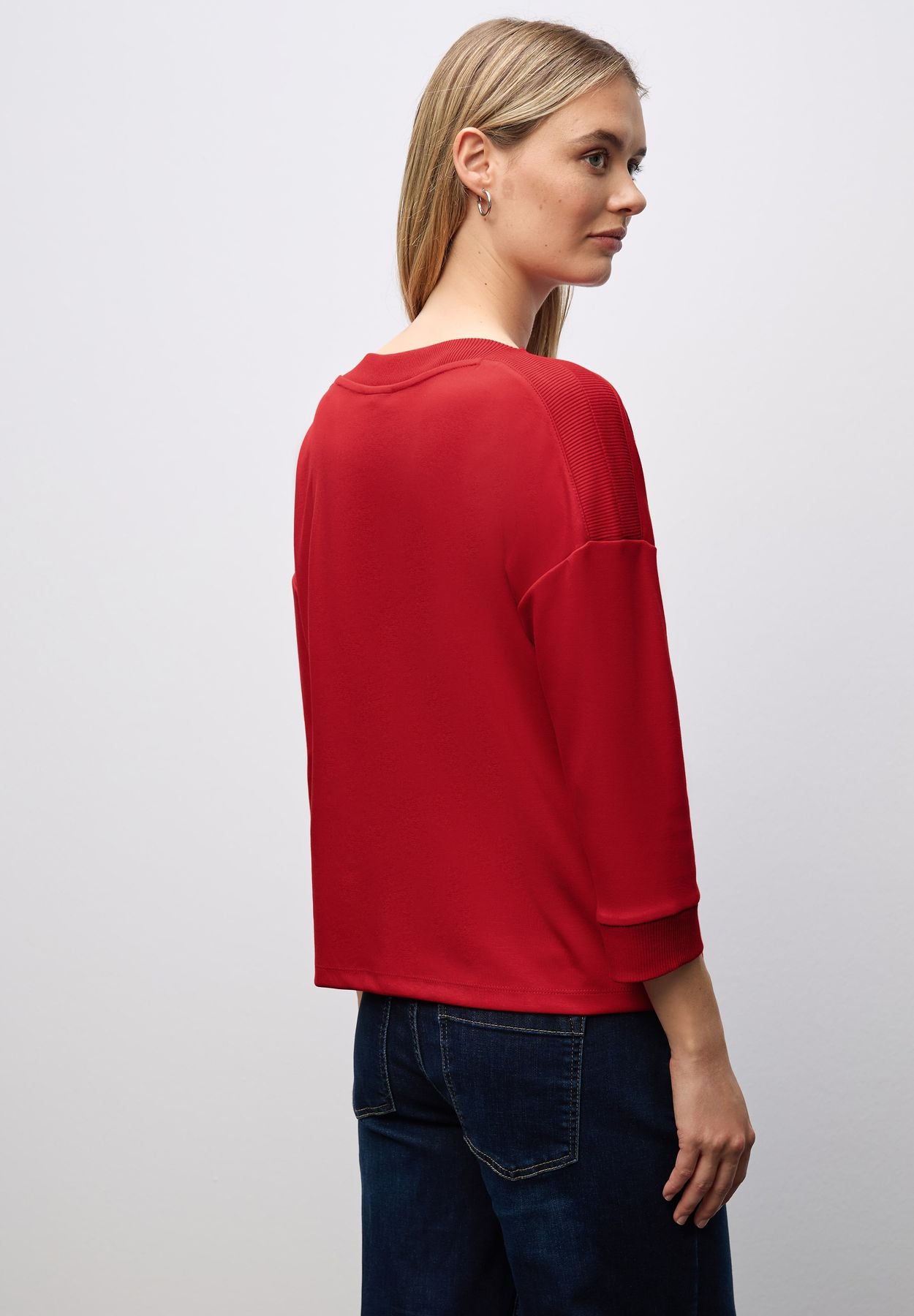 Shirt mit U-Boot-Ausschnitt