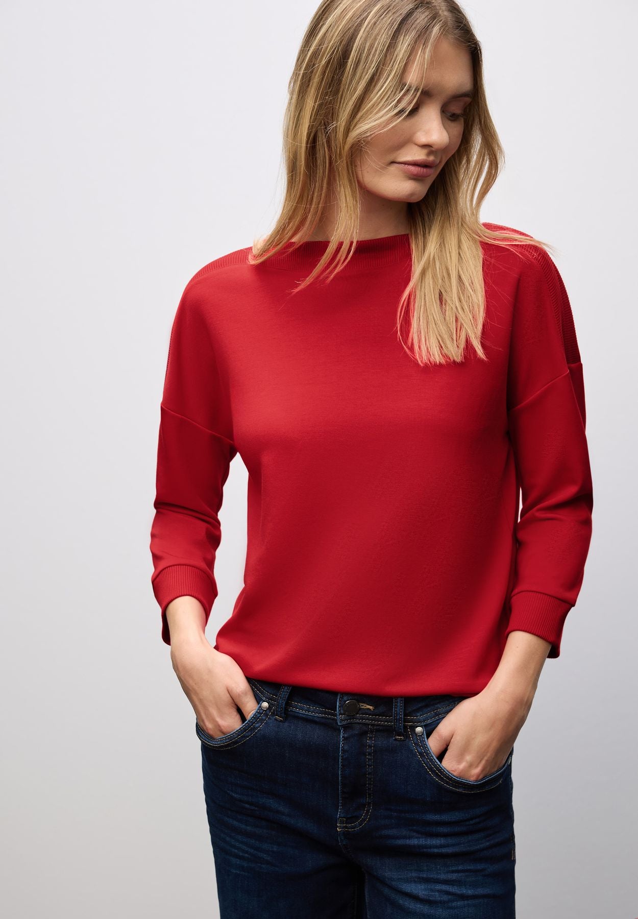 Shirt mit U-Boot-Ausschnitt