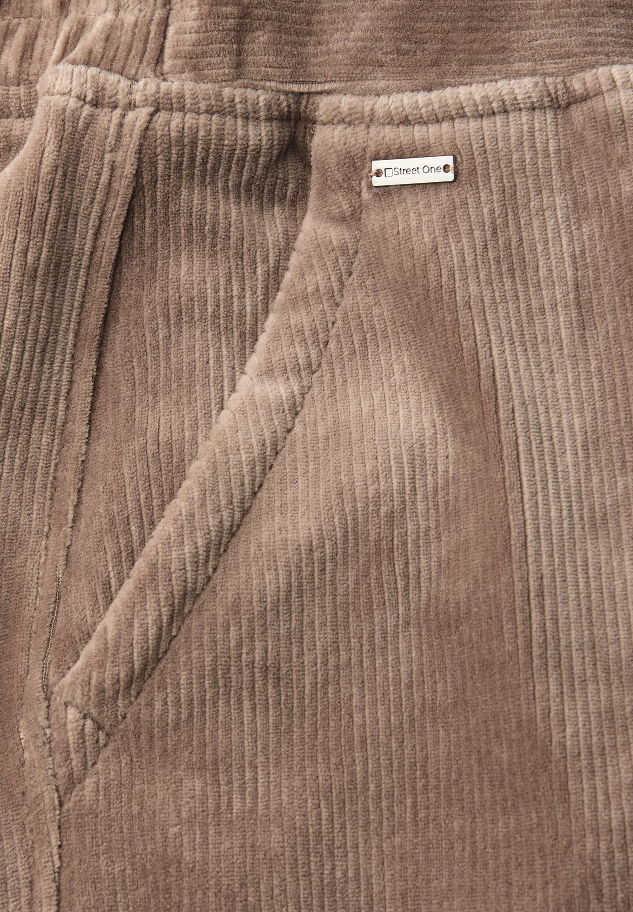 Straight Leg Cordhose