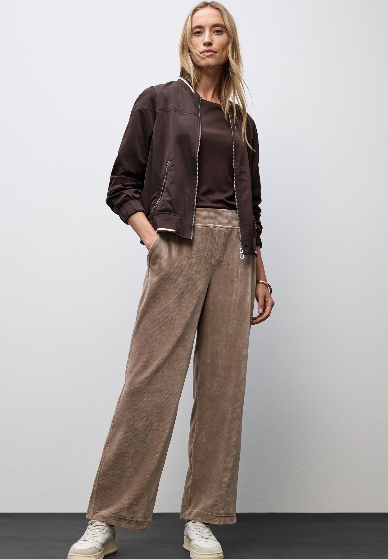 Straight Leg Cordhose