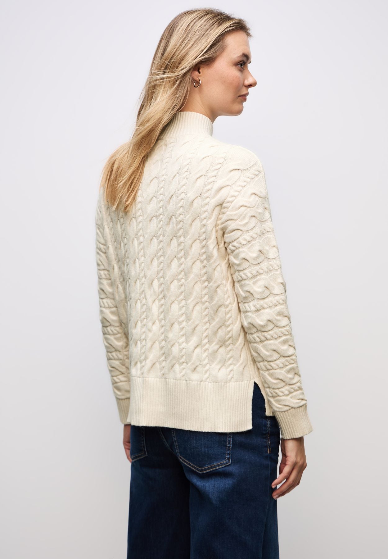 Pullover mit Zopfmuster