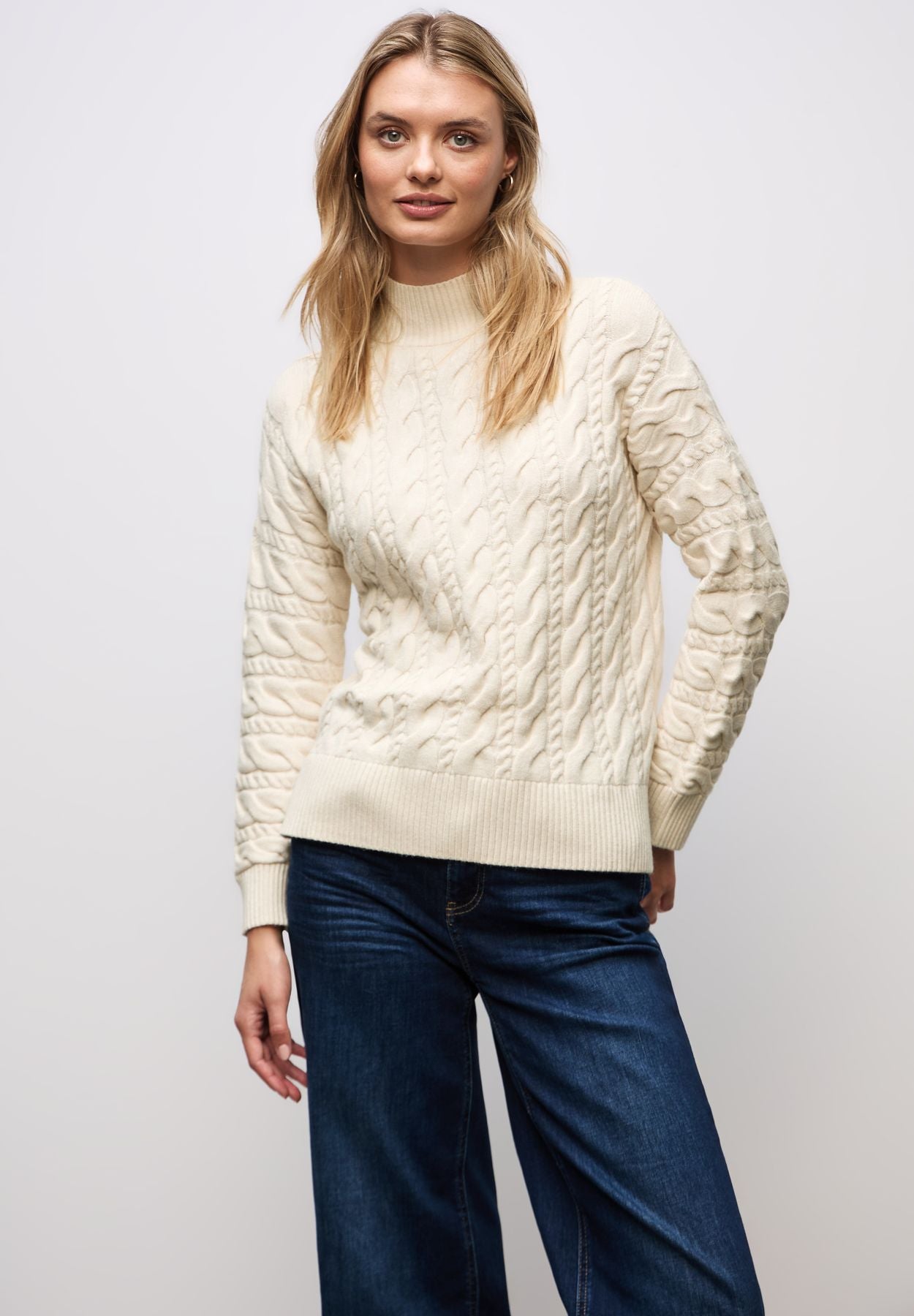 Pullover mit Zopfmuster