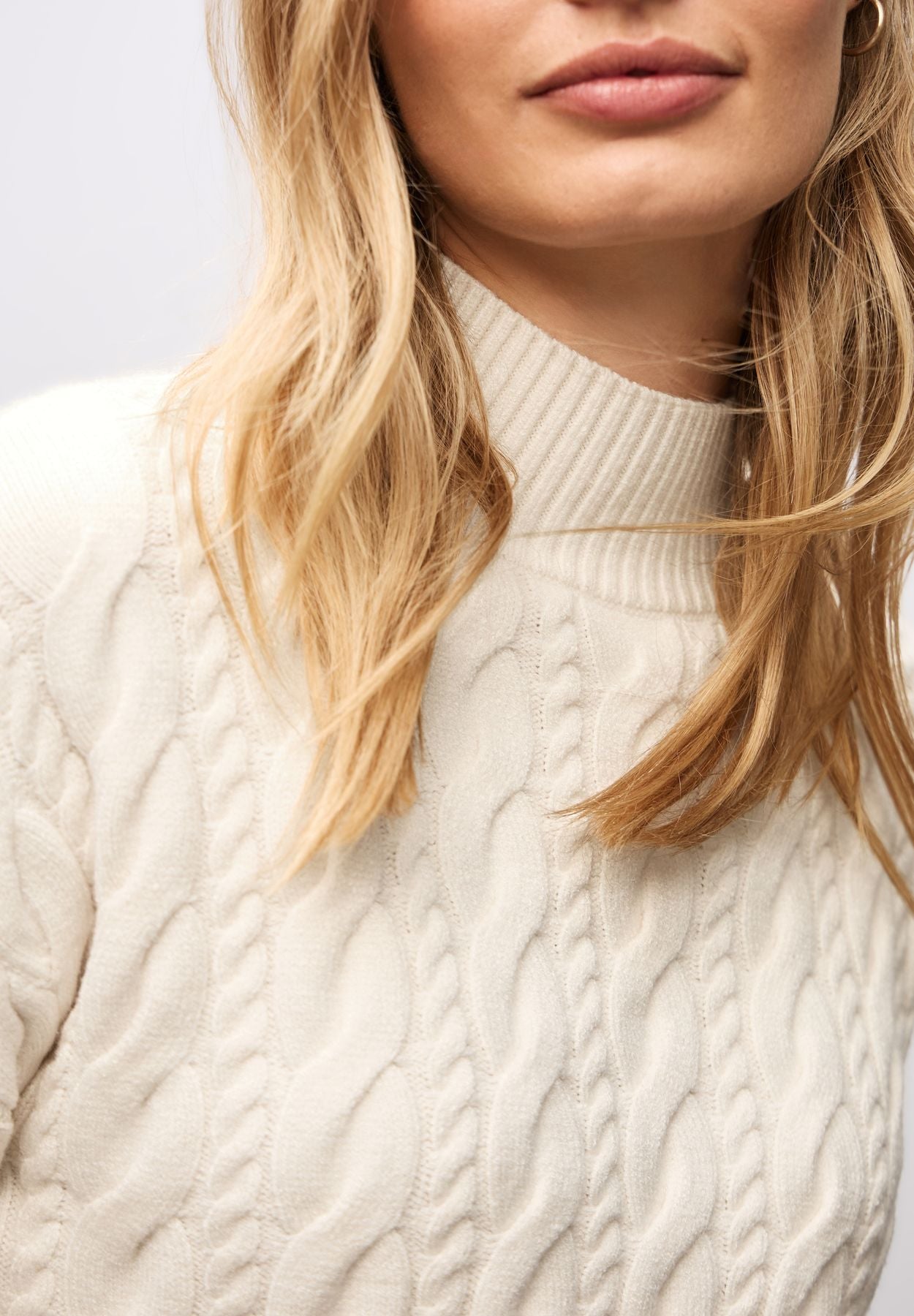 Pullover mit Zopfmuster