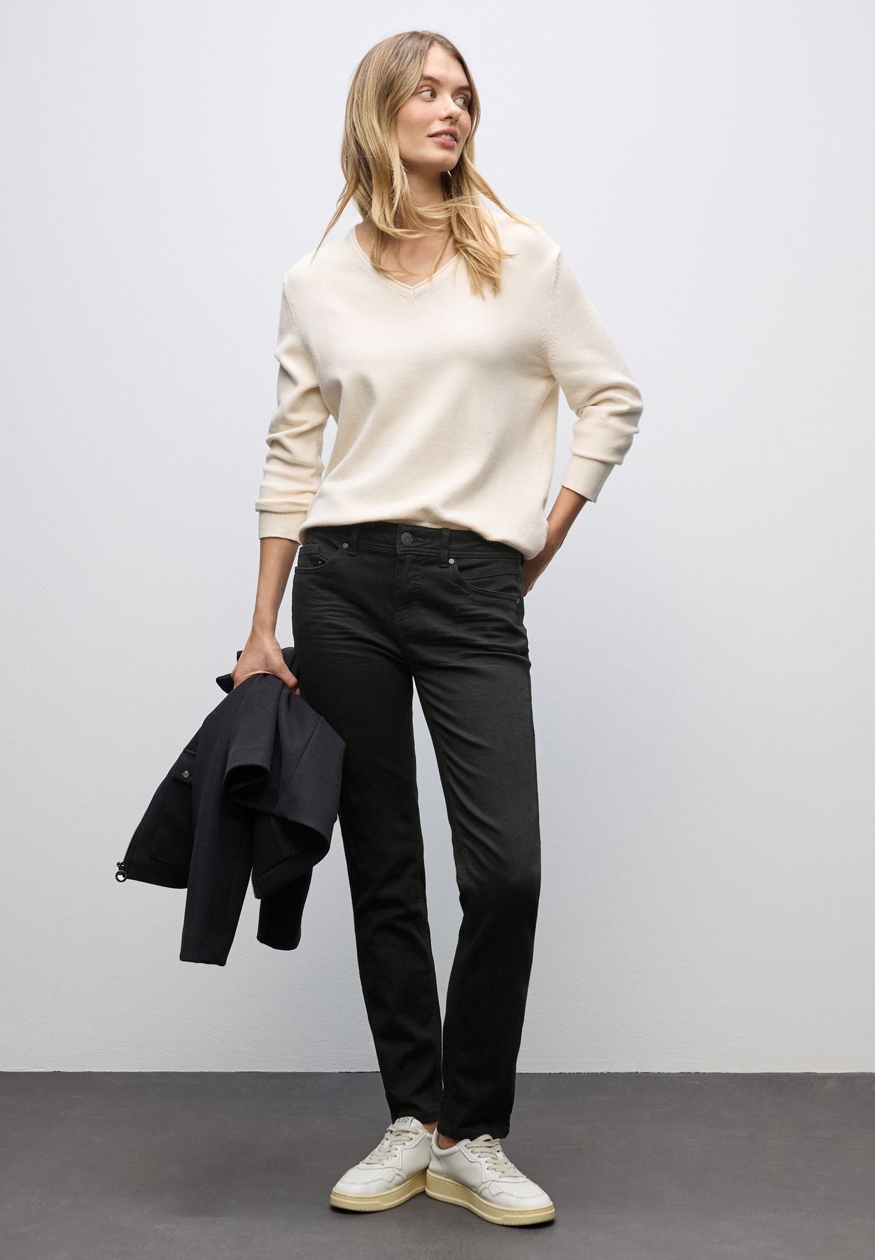 Casual Fit Jeans