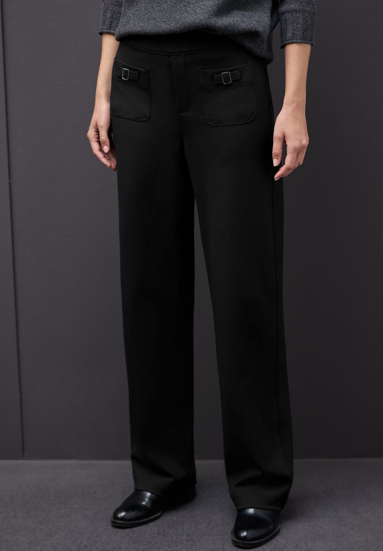 Hose mit Schnallendetail