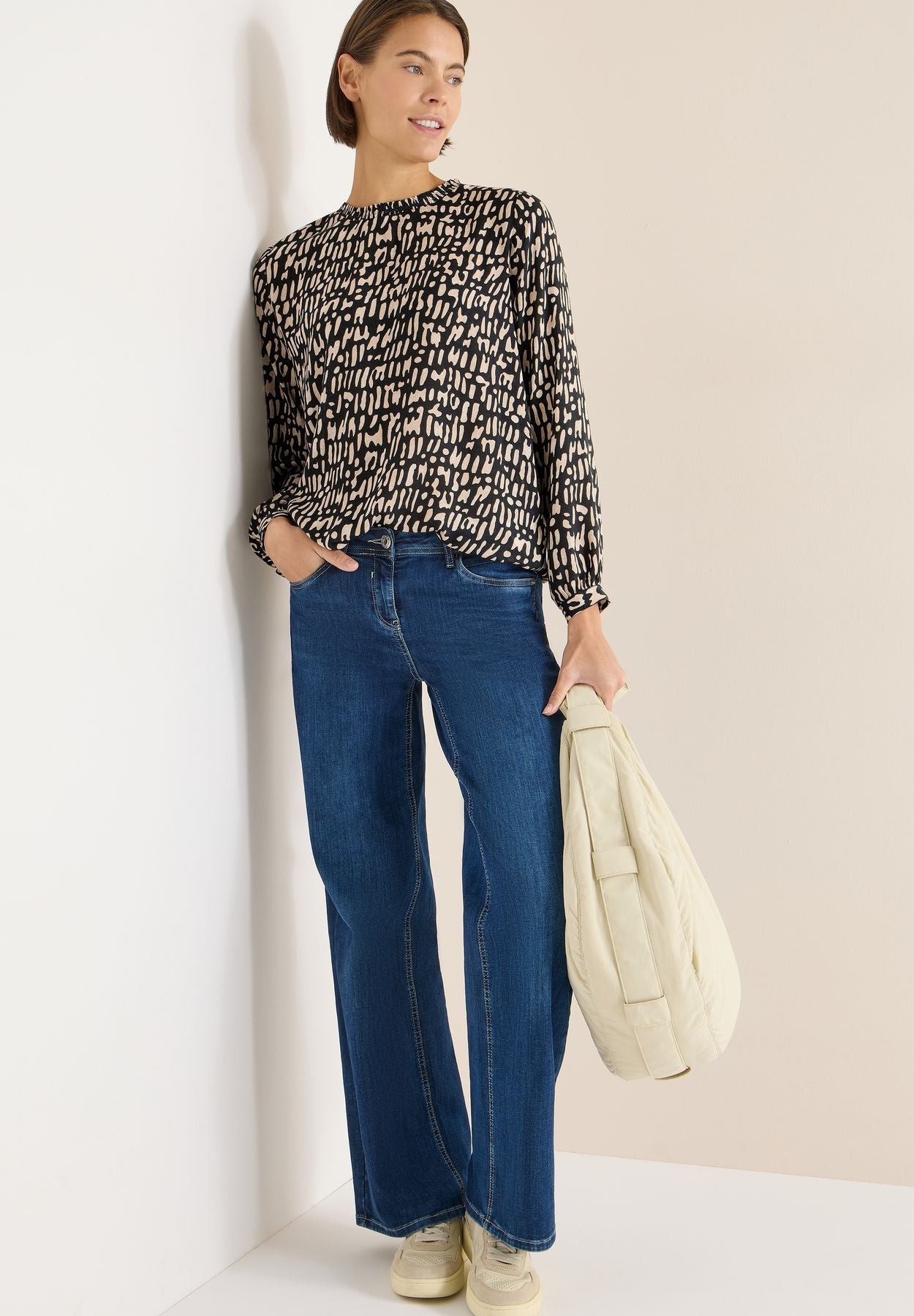 Bluse mit Smock-Ausschnitt