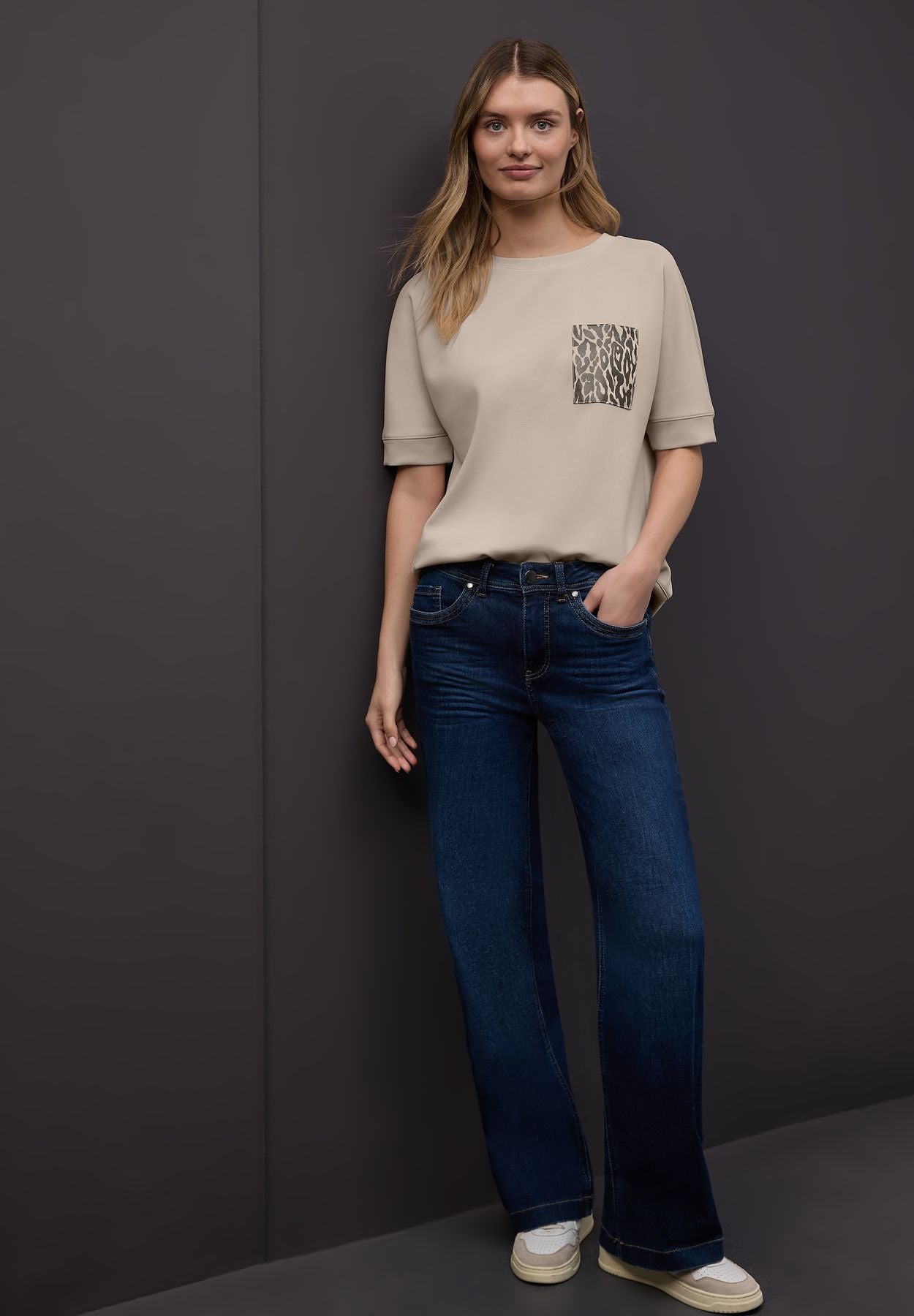 T-Shirt mit Leo-Brusttasche