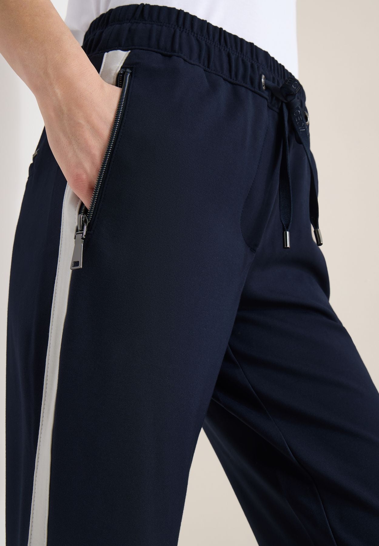 Hose mit Color Block Tape