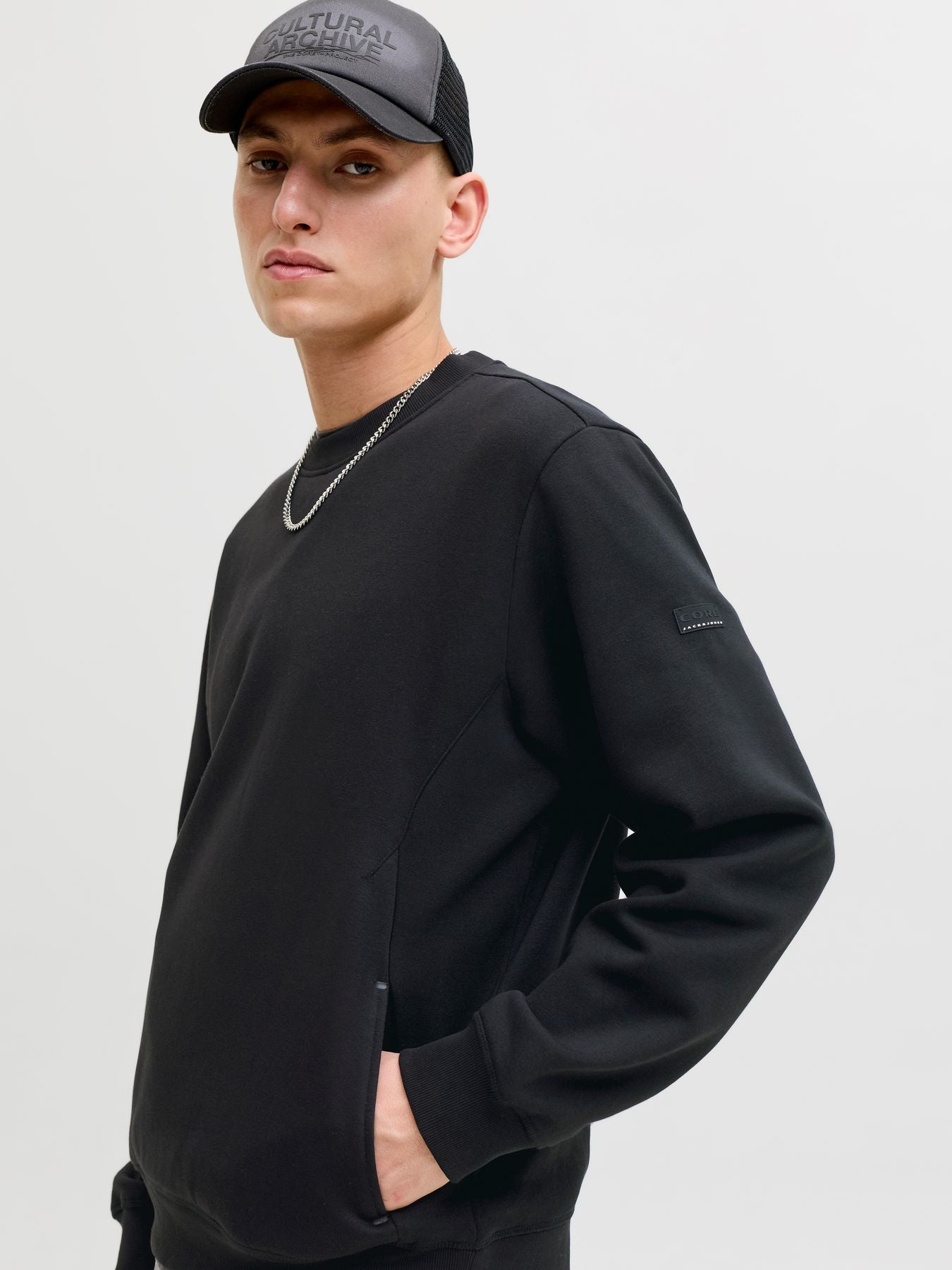 JCOFUSION SWEAT BADGE CREW NECK