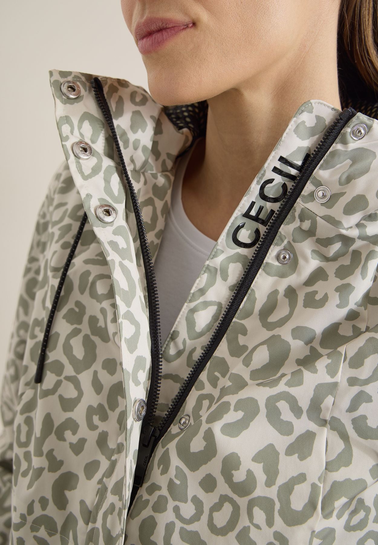 Windbreaker mit Hoodie