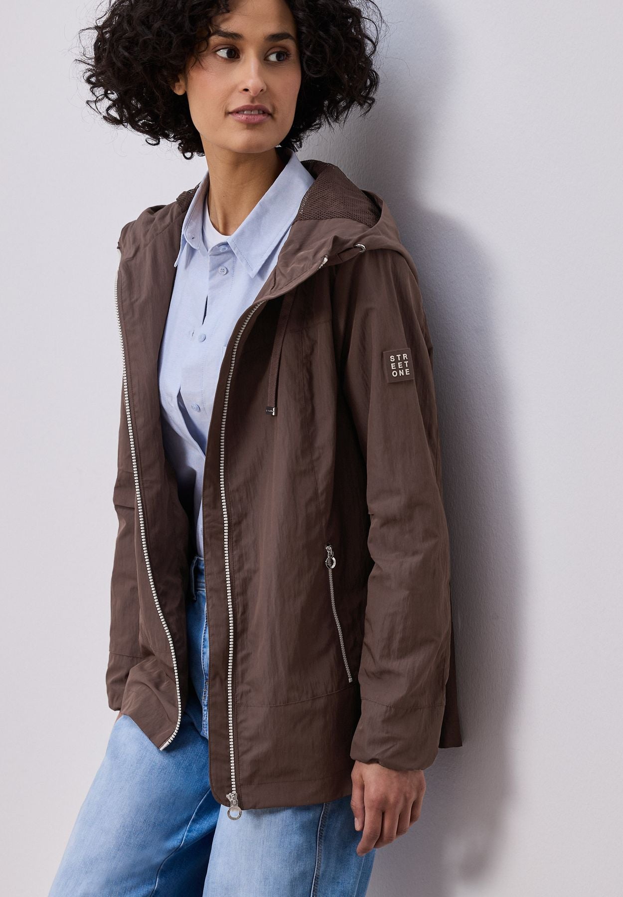 Moderner Windbreaker