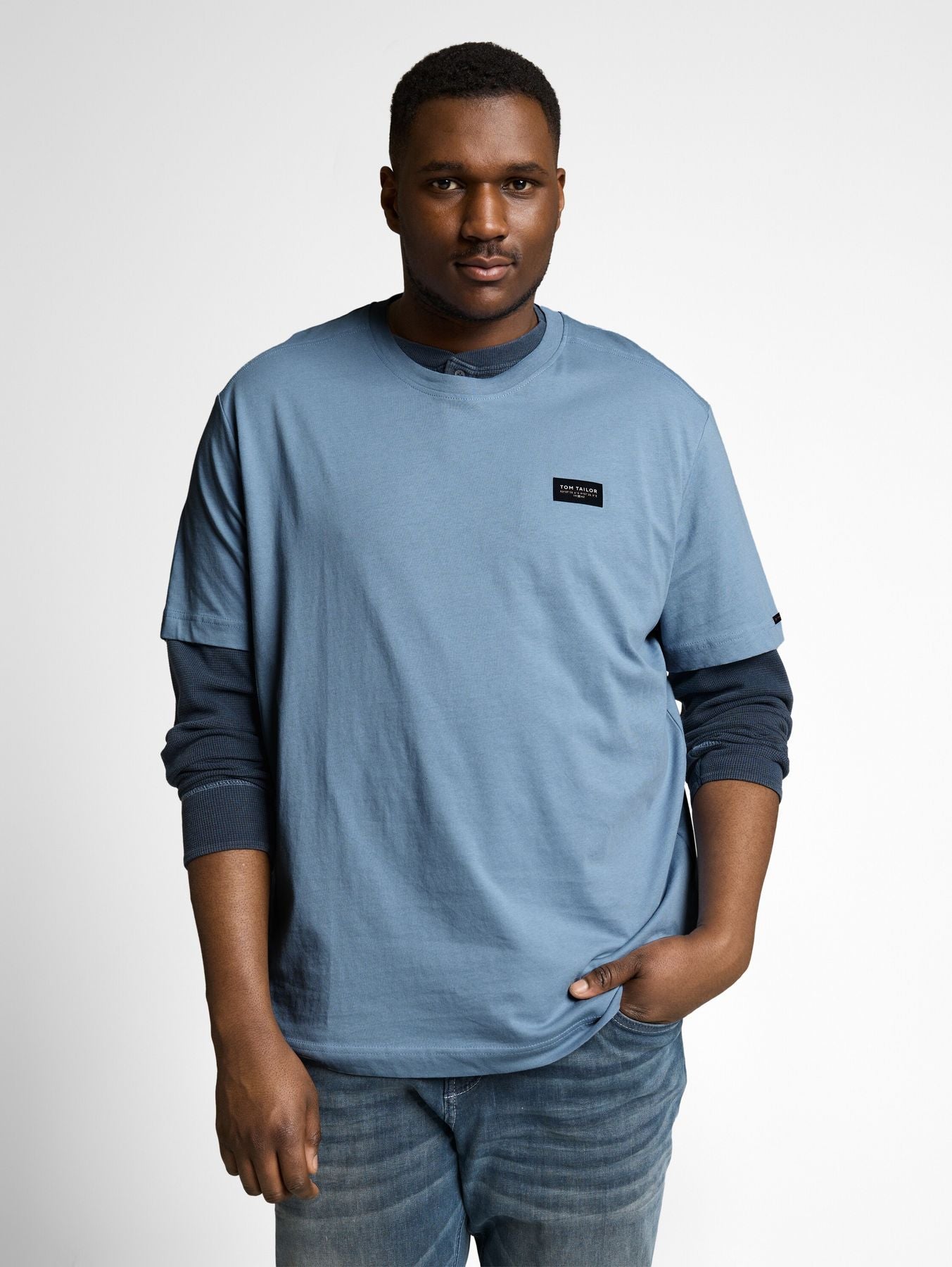 Plus Size - T-Shirt aus Baumwolle mit Logo-Badge