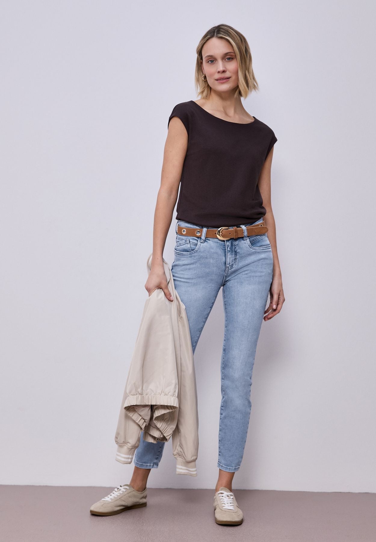 Mid Waist Slim Leg Jeans im Slim Fit