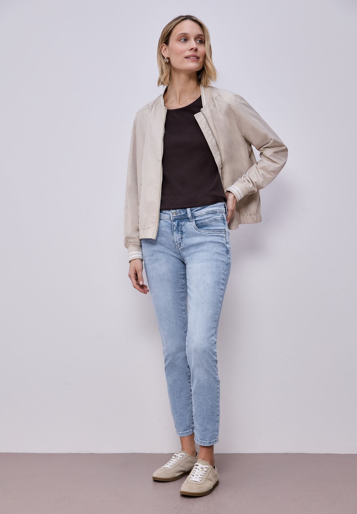 Mid Waist Slim Leg Jeans im Slim Fit