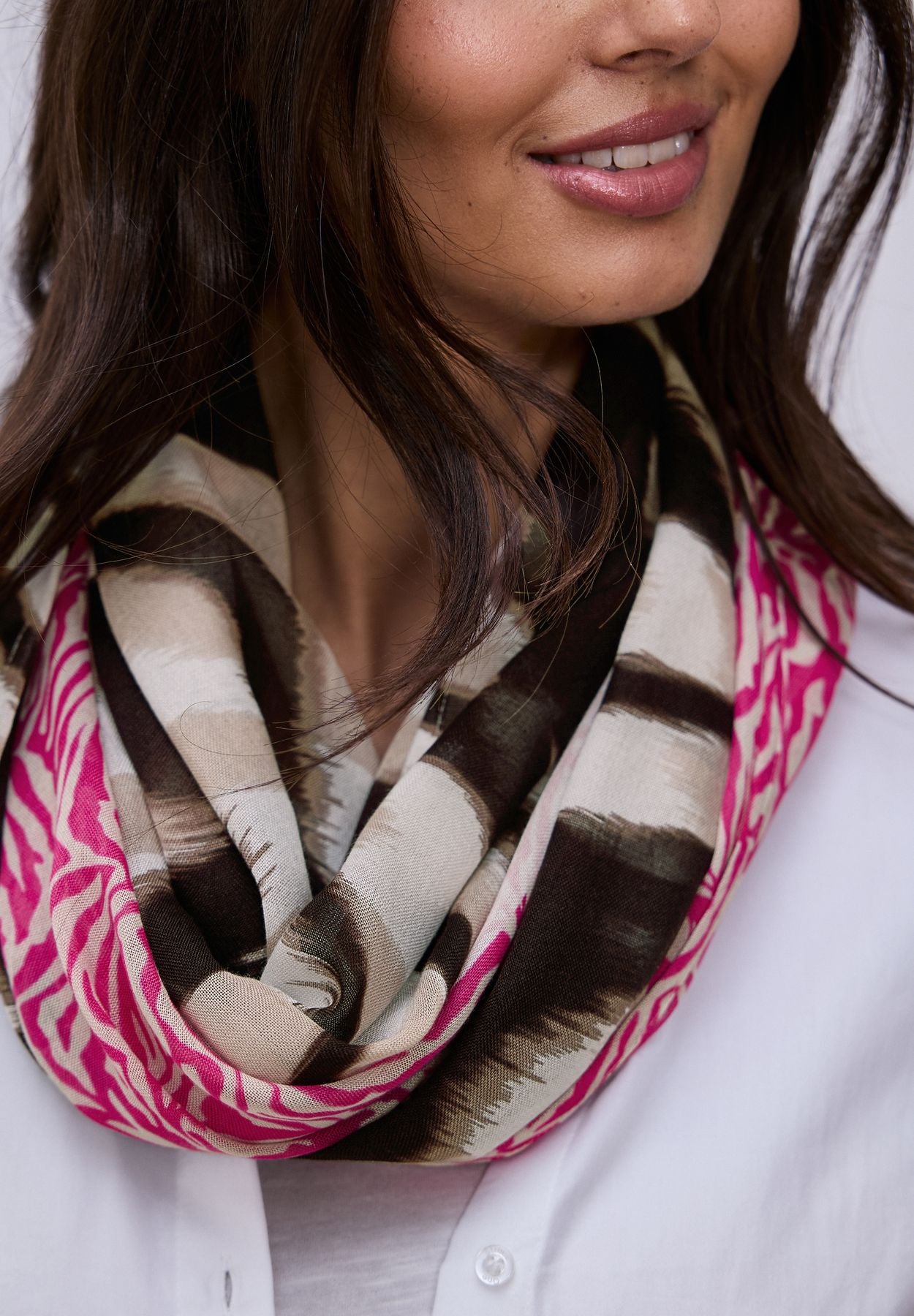 Loop-Schal aus Modal mit Mustermix