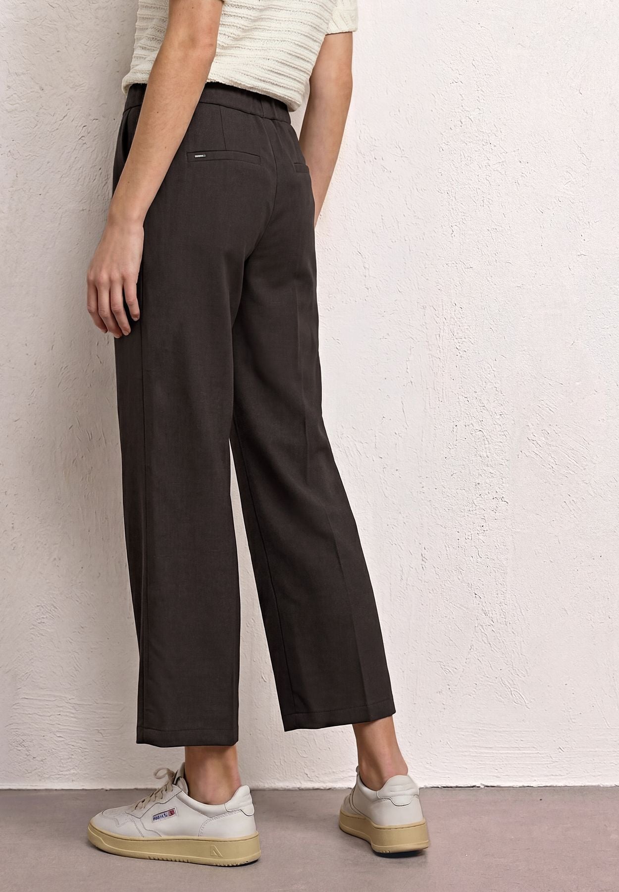Straight Leg Hose mit Gürteldetails