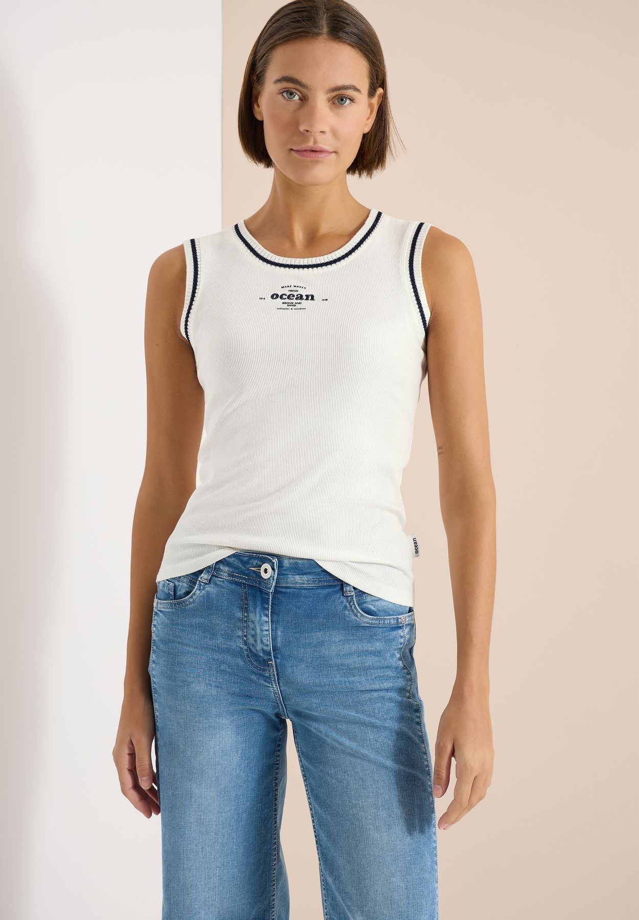 Top mit Rundhals und Kontrastdetails