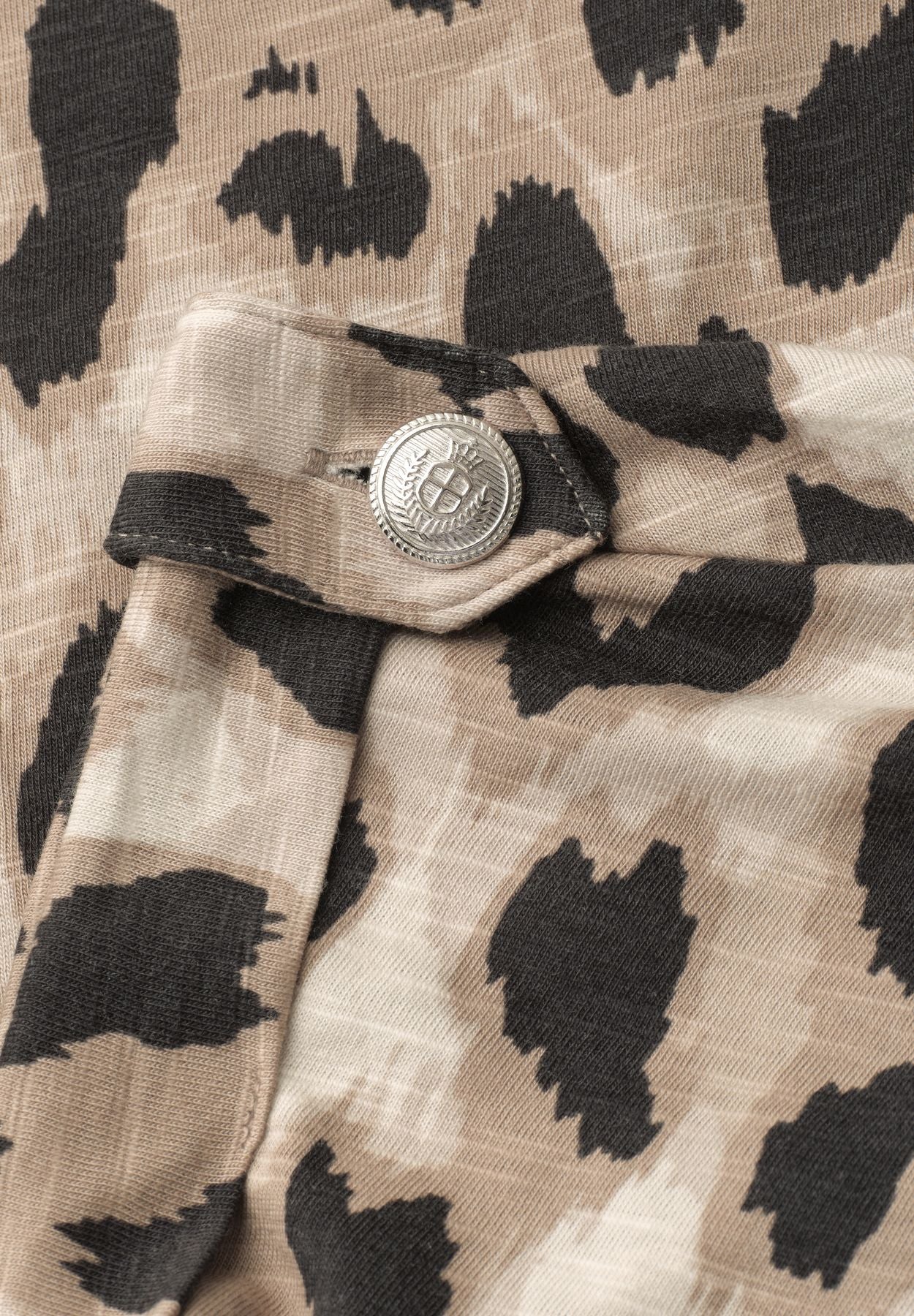 Dropped Shoulder Shirt mit Leo-Muster