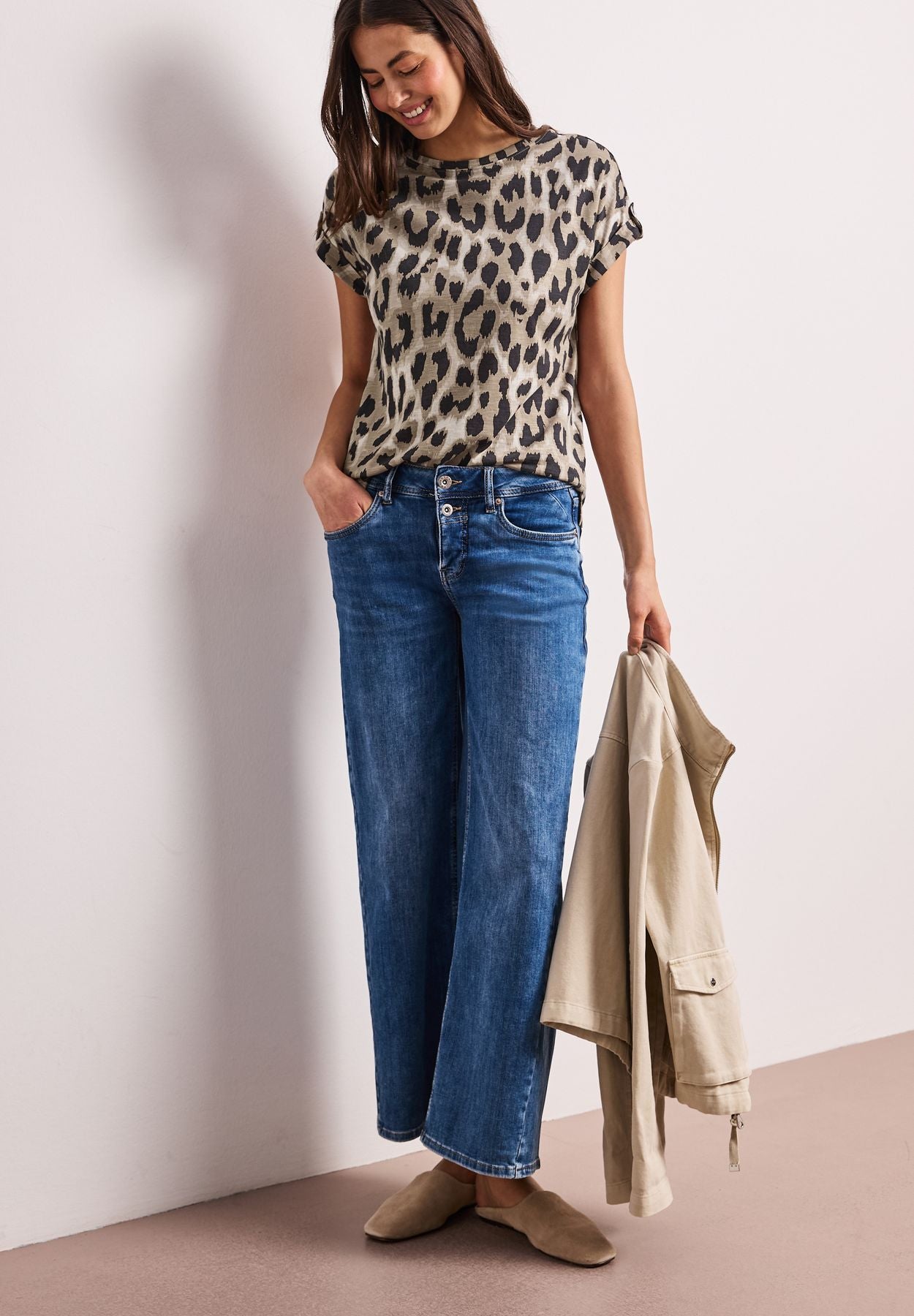Dropped Shoulder Shirt mit Leo-Muster