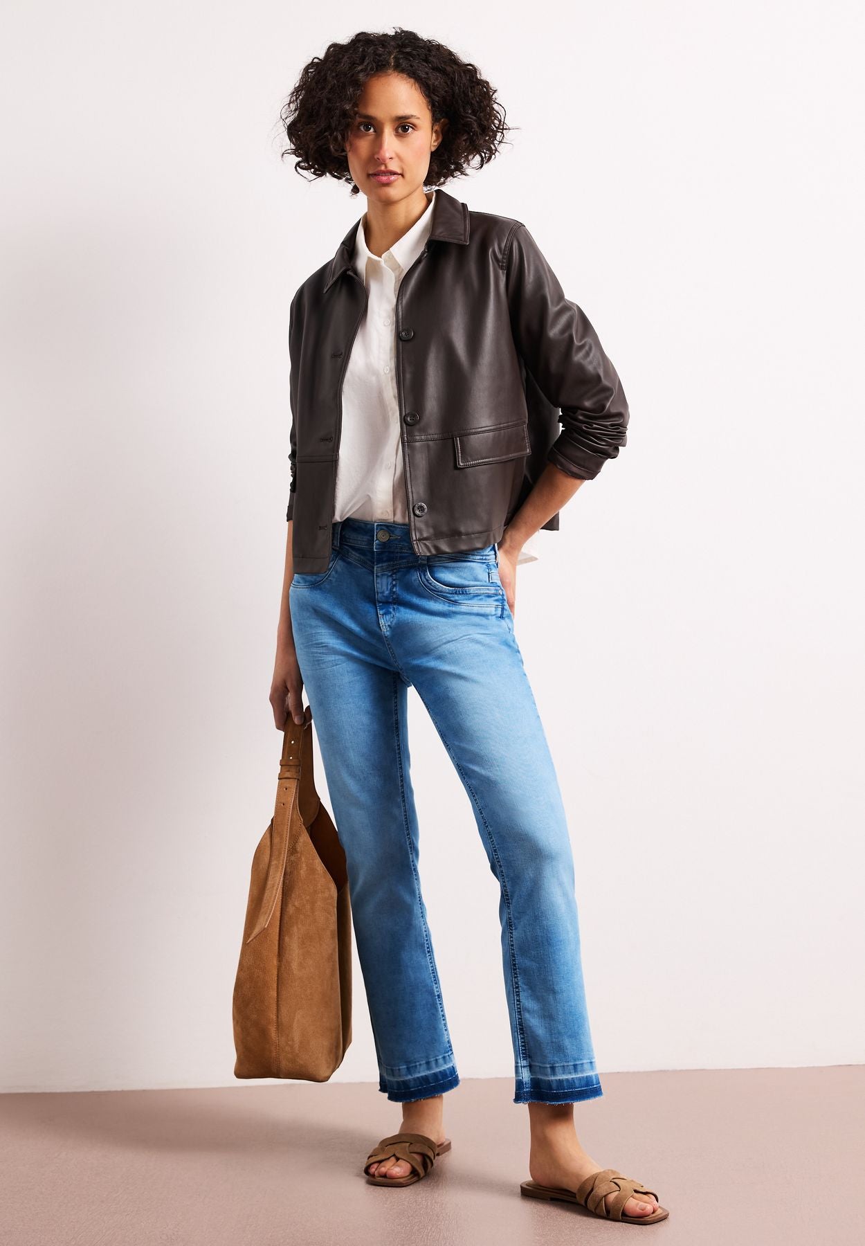 High Waist Flared Leg Jeans mit Ziersaum