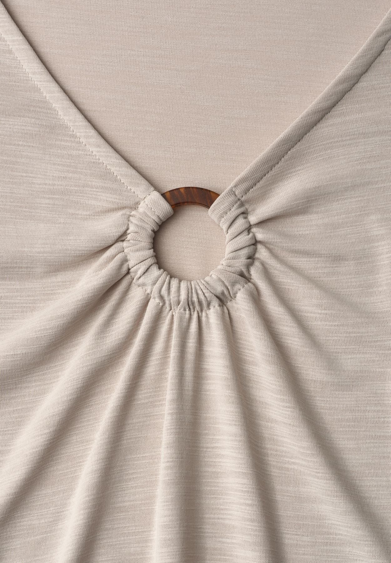 Silk-Look Shirt mit V-Neck und Deko-Detail