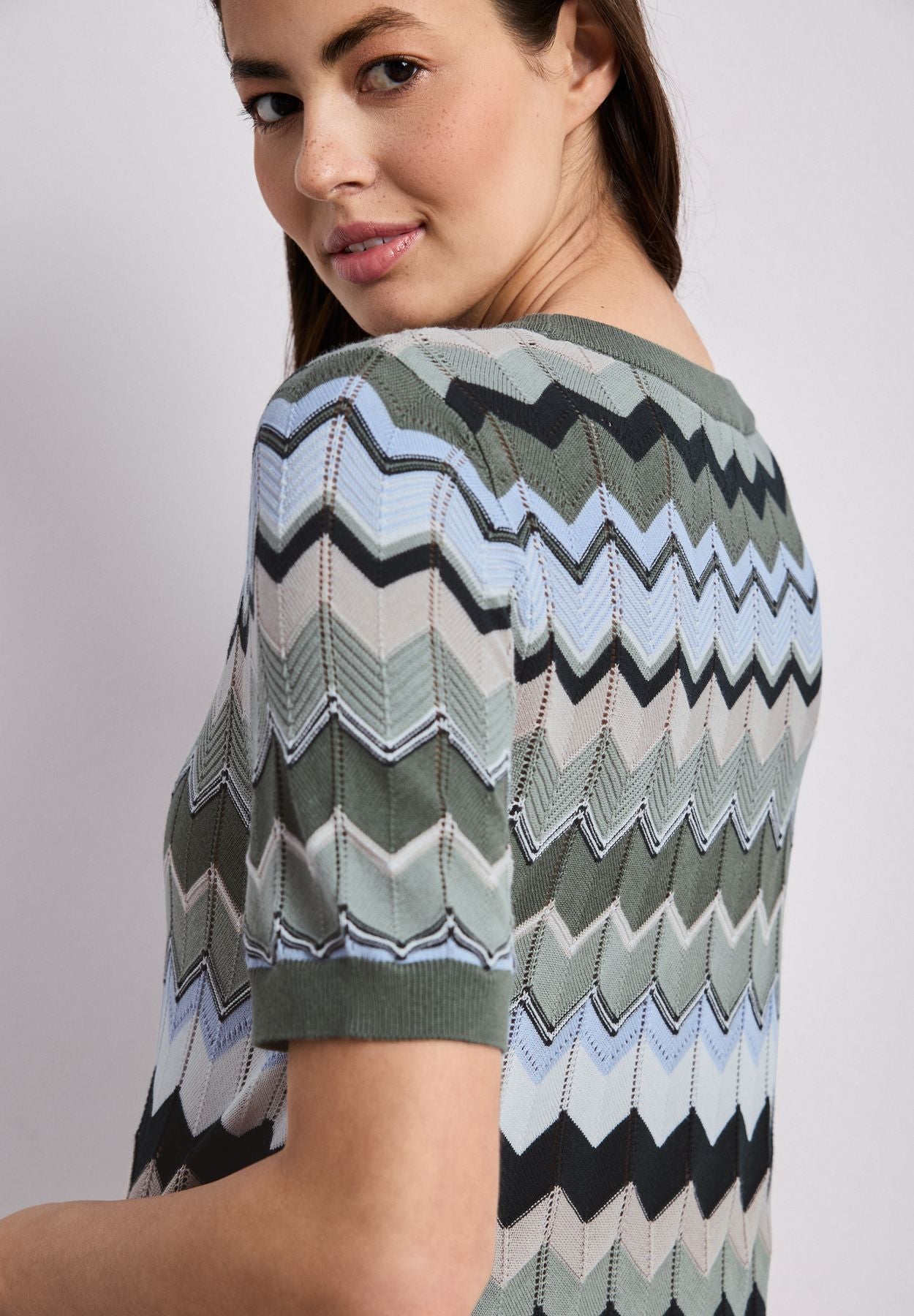 Kurzarm Pullover mit Zick-Zack-Muster