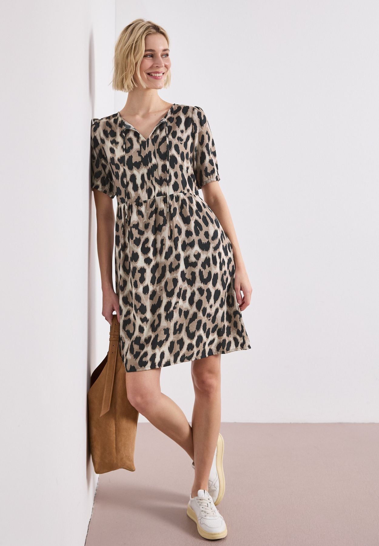 Knielanges Kleid mit Split Neck und Print