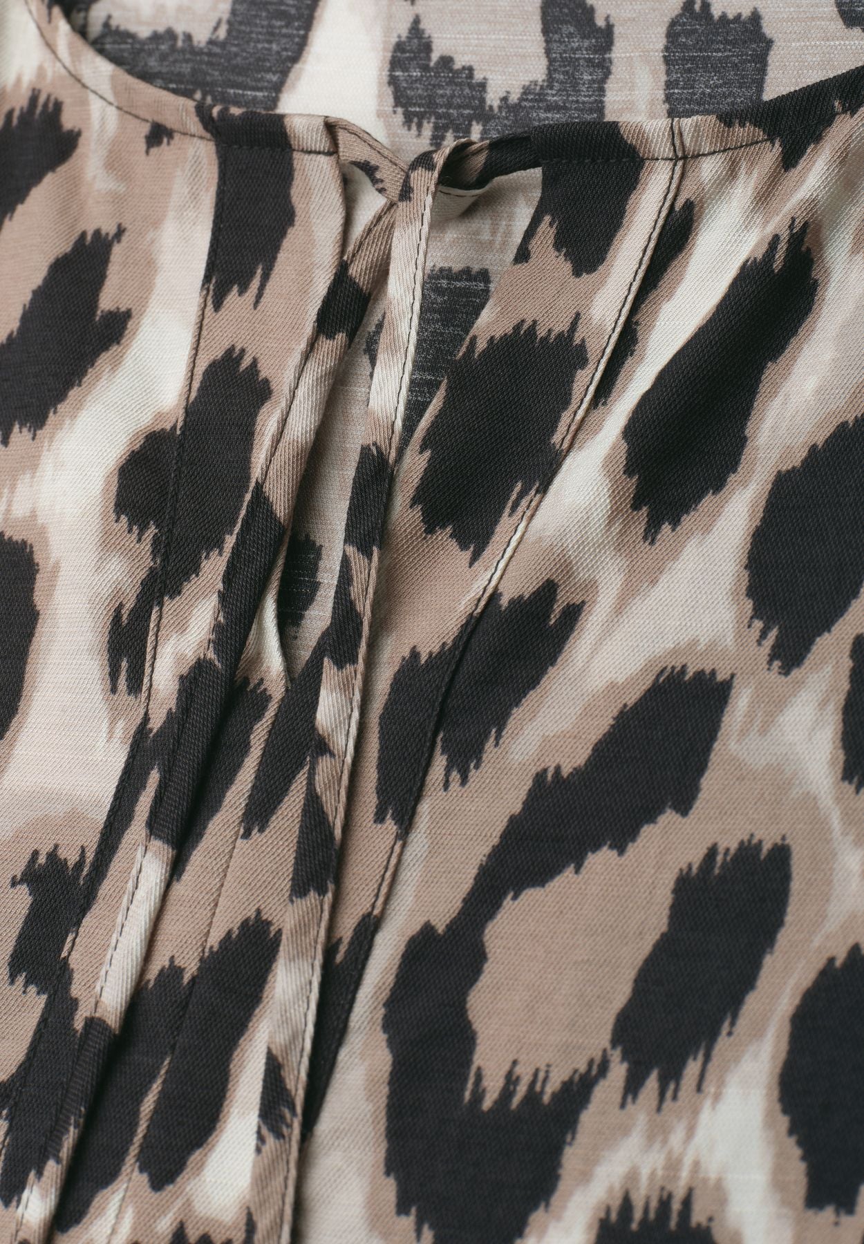 Knielanges Kleid mit Split Neck und Print