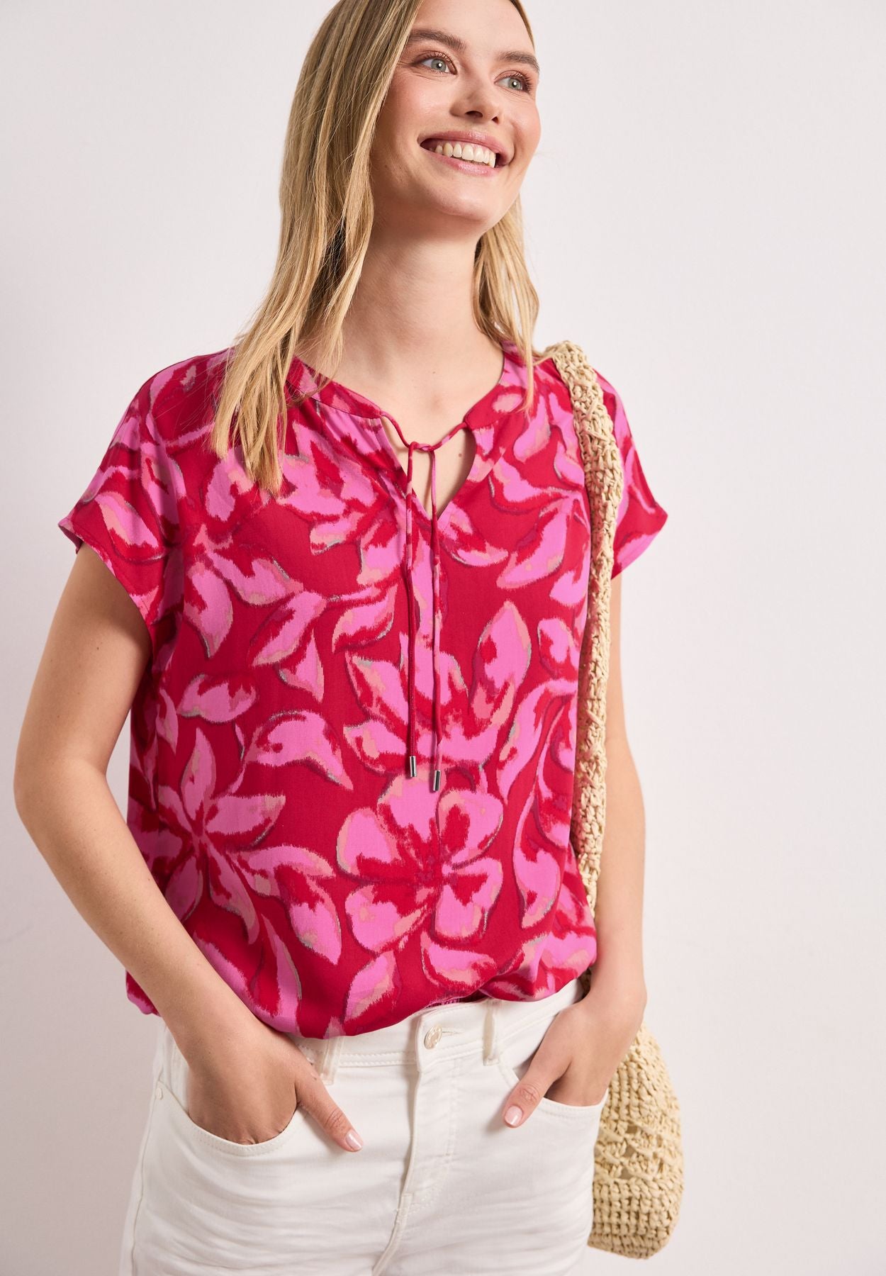 Blusenshirt mit Split Neck und Smokdetail