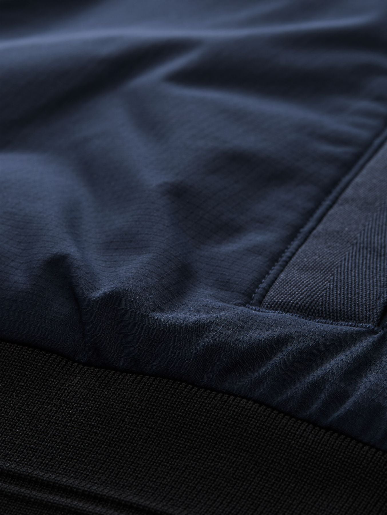 Blouson Jacke mit verstaubarer Kapuze