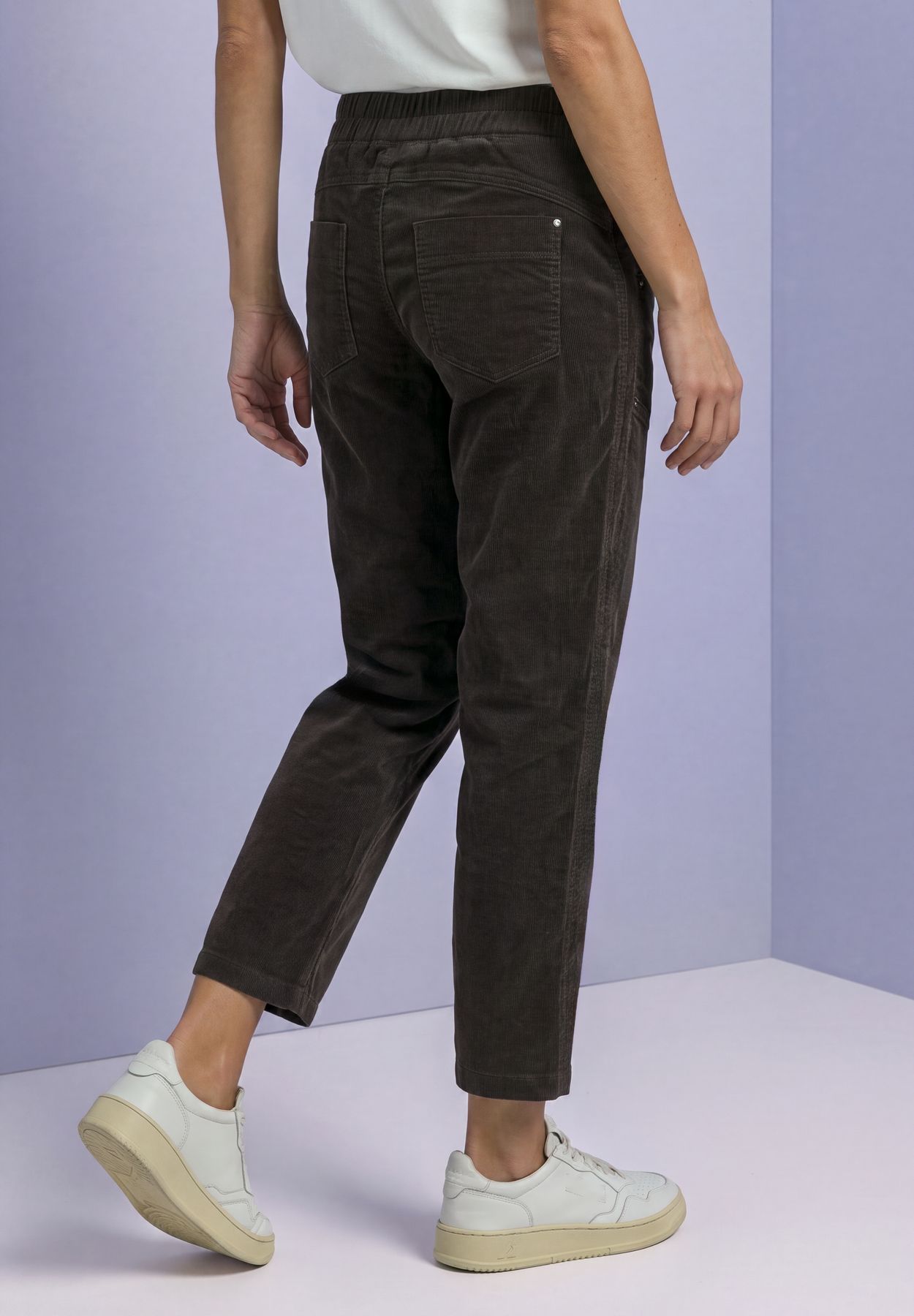 Slim Leg Cordhose im Loose Fit