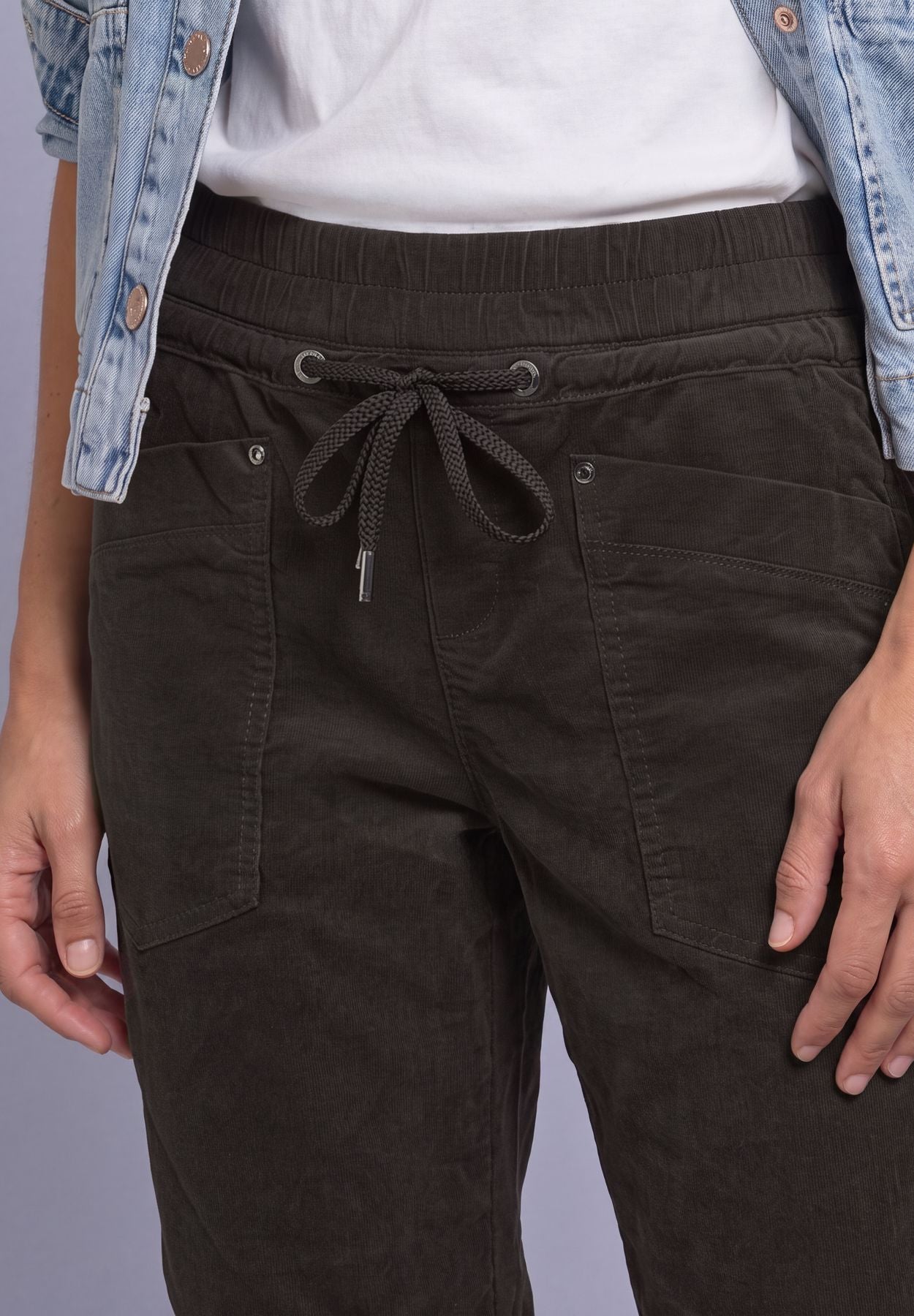Slim Leg Cordhose im Loose Fit