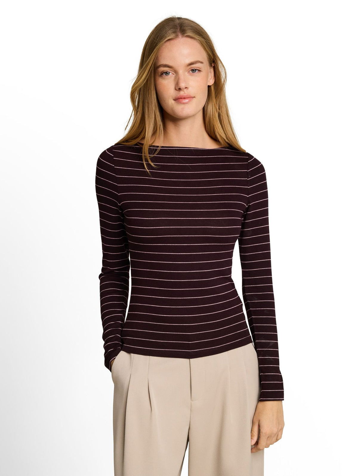 Slim Fit Langarmshirt mit U-Boot-Ausschnitt