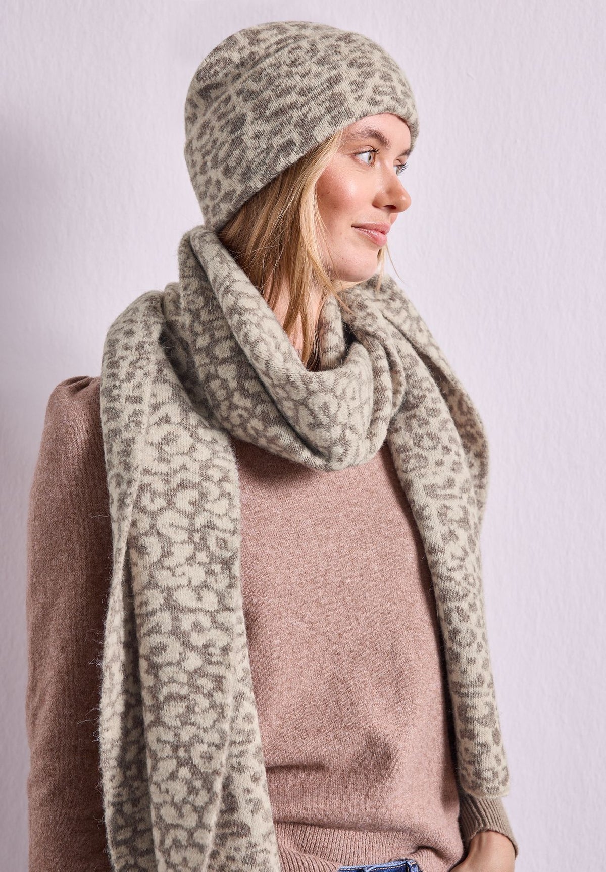 Jacquard Beanie mit Leo-Muster