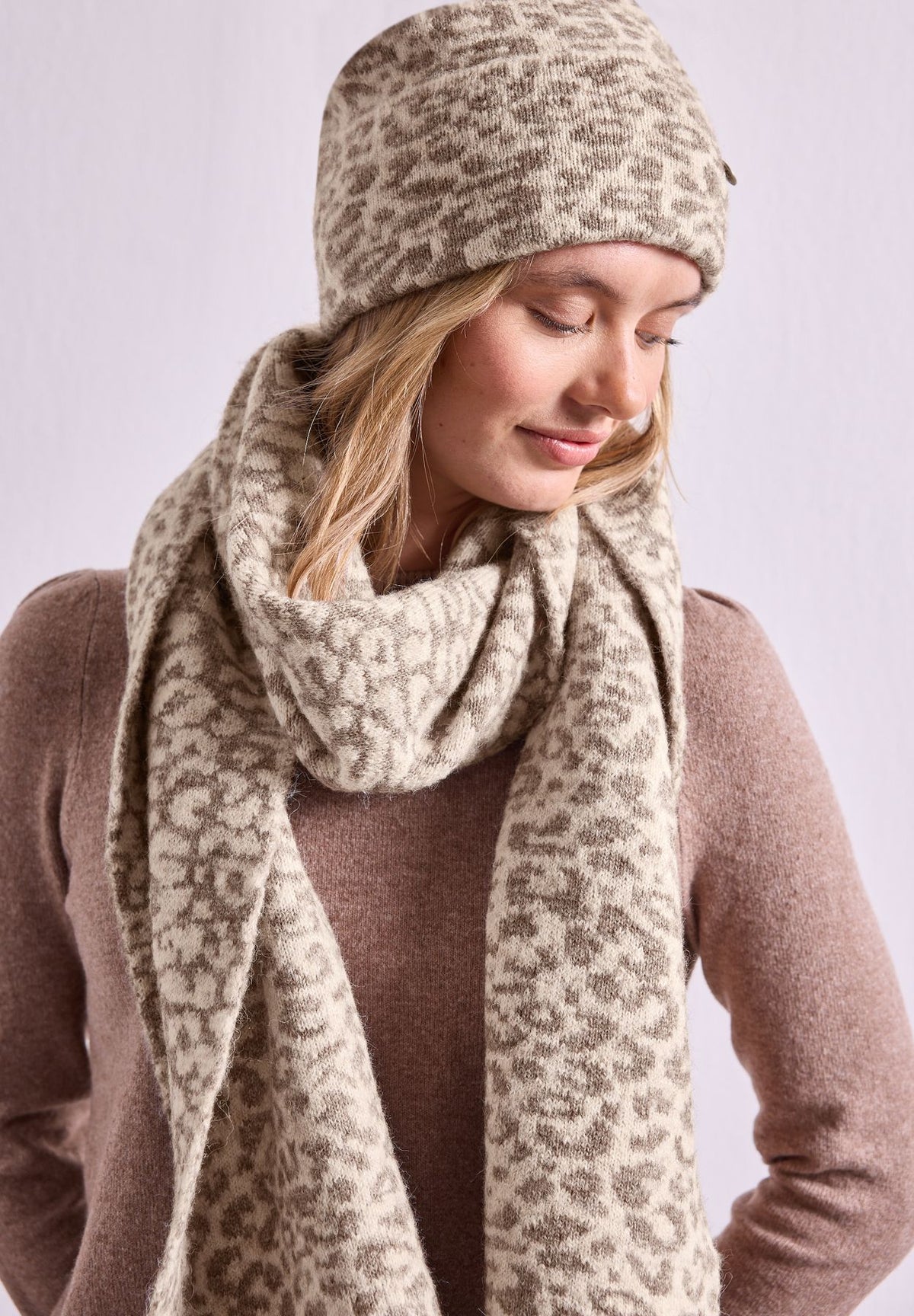Jacquard Schal mit Leo-Muster