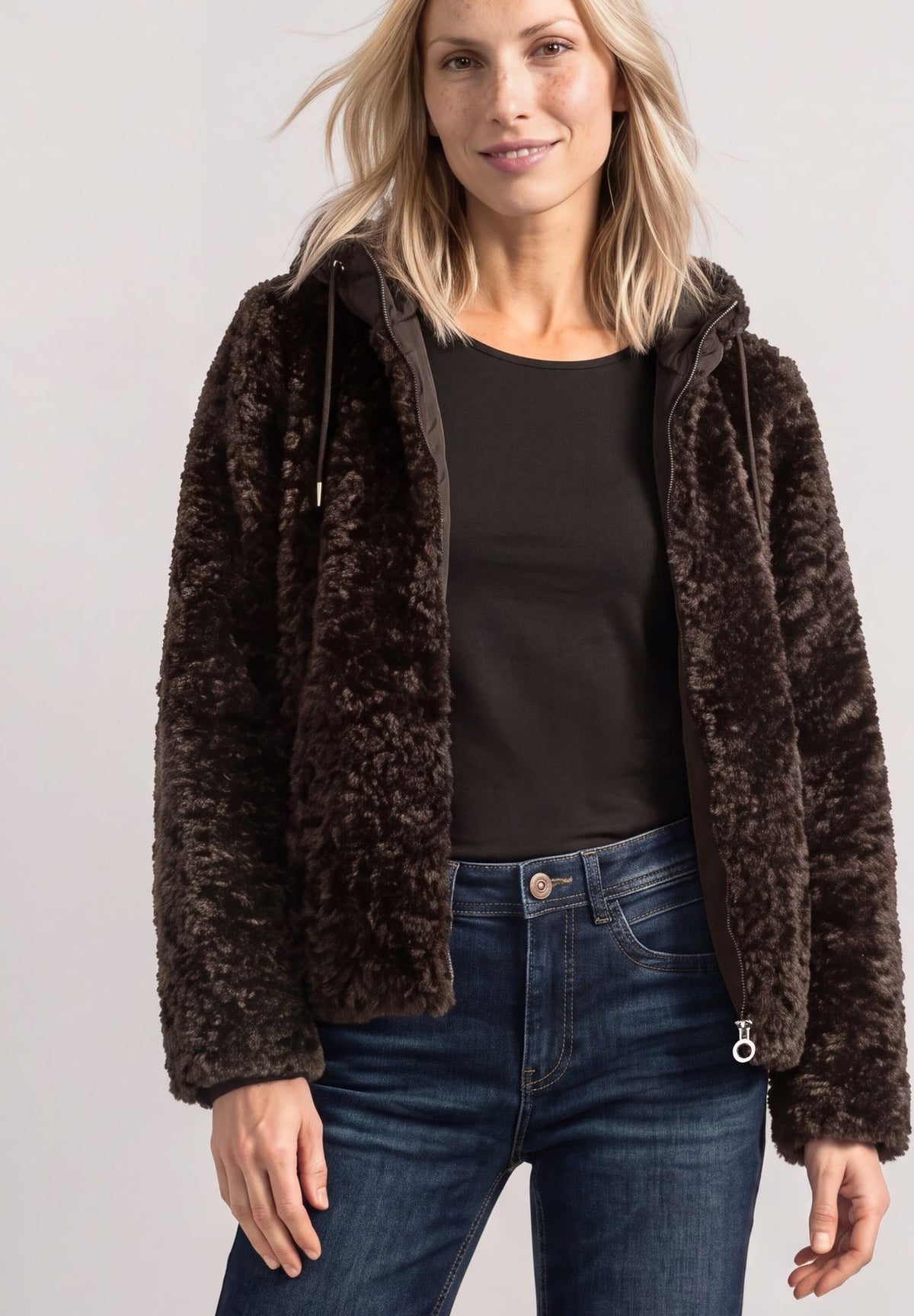 Teddy-Jacke mit Softshell-Kapuze