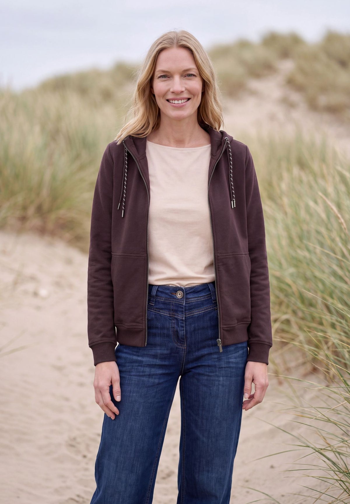 Sweatjacke mit Zipper und Kapuze