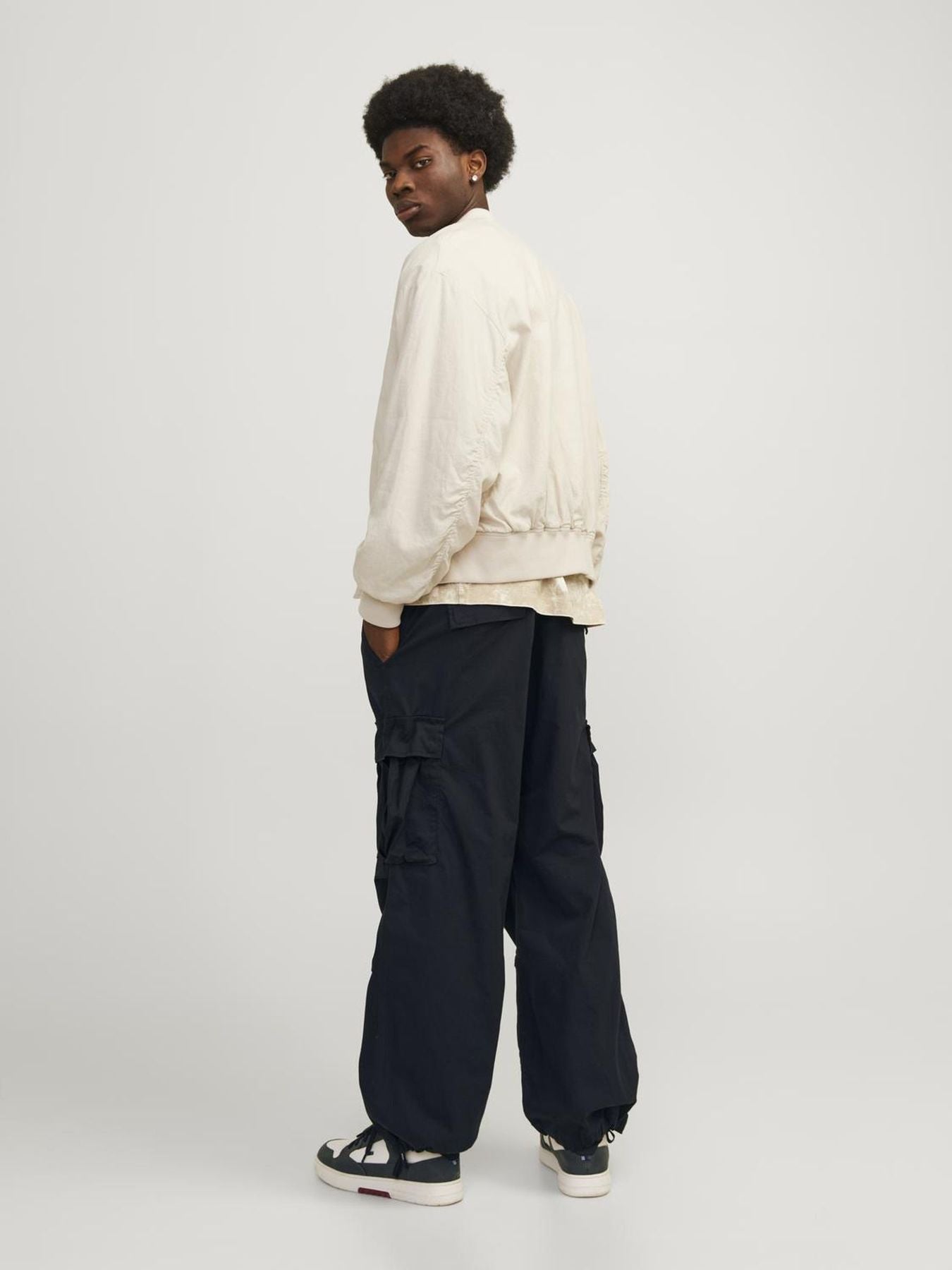 JPSTPARACHUTE JJZAYN CARGO SN