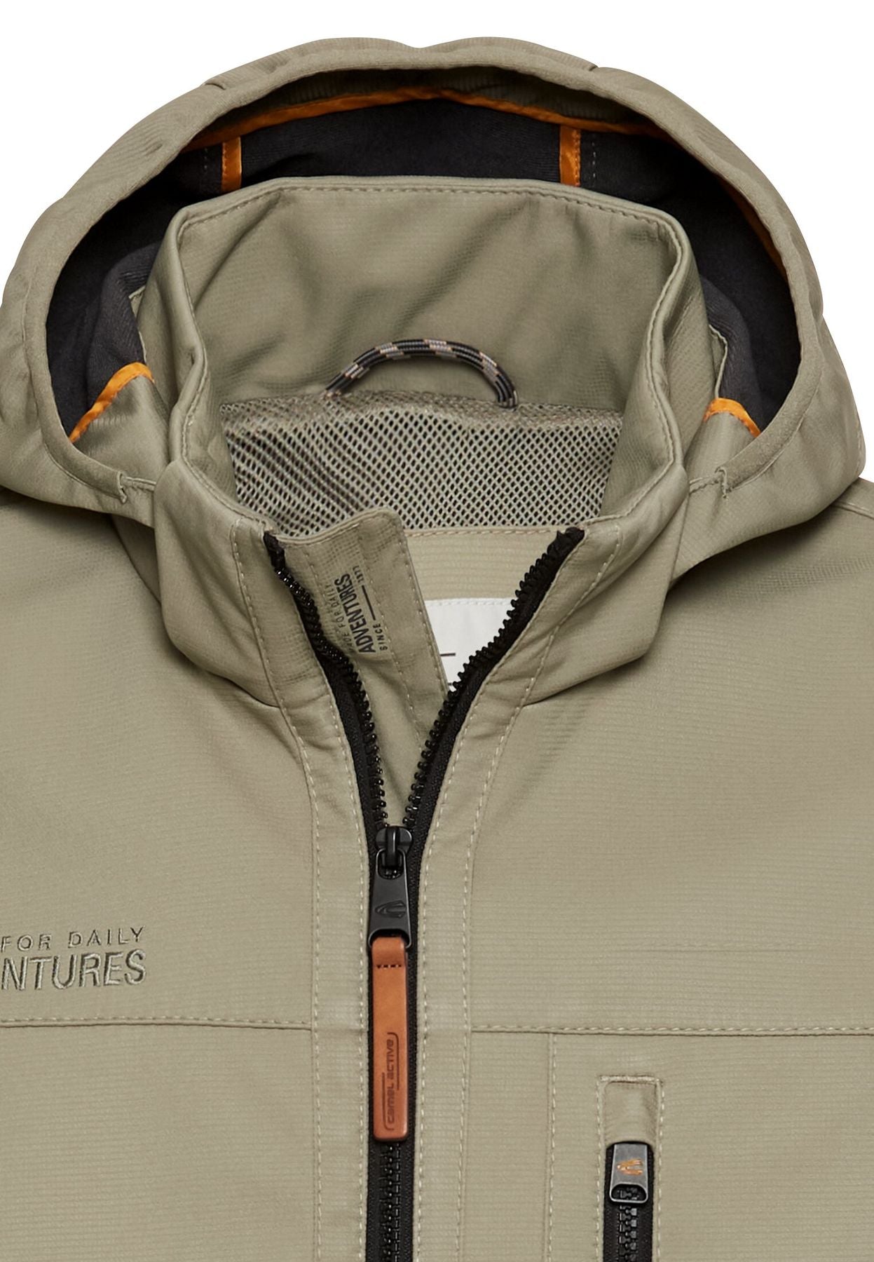 Softshelljacke mit abnehmbarer Kapuze und reflektierenden Details