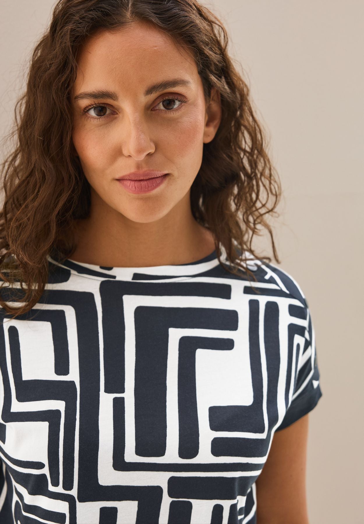 Print-Shirt mit Knopfdetail