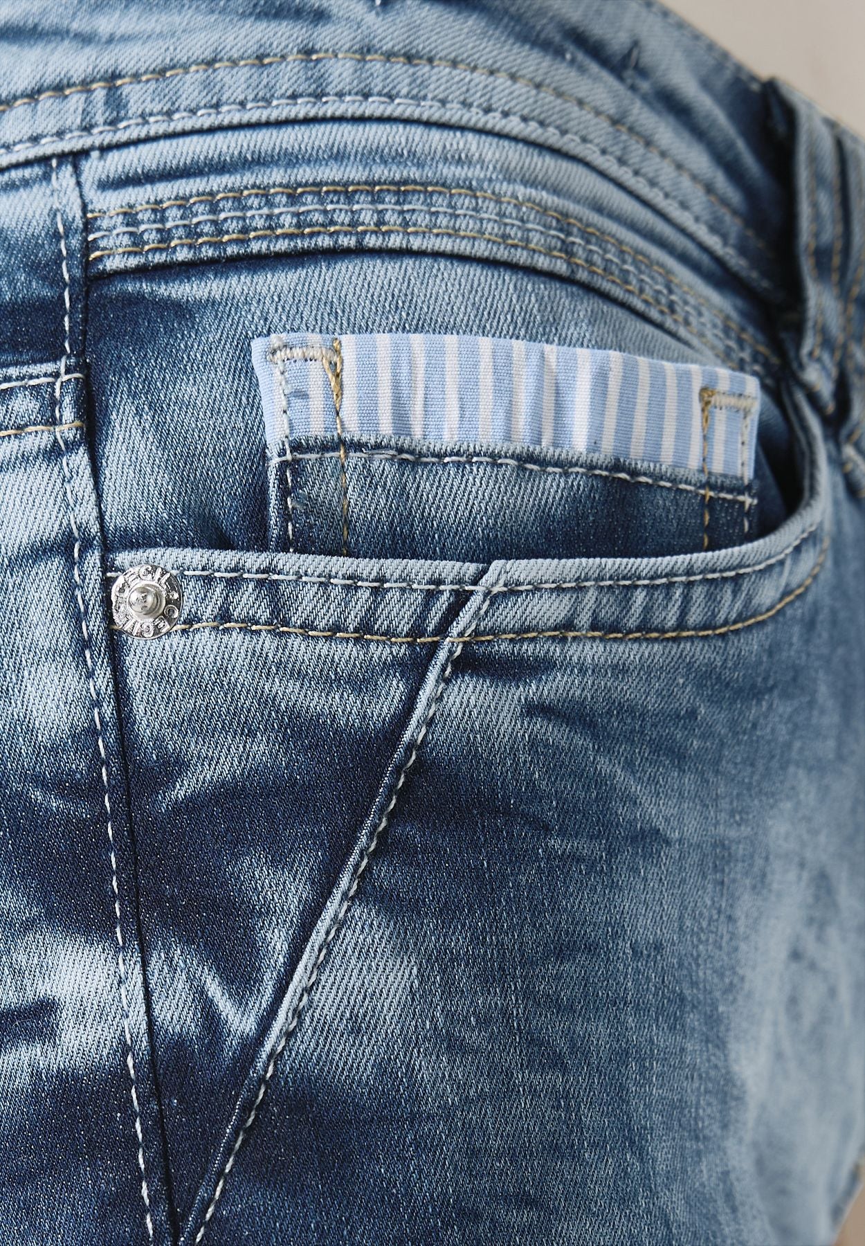 Jeans mit Turn-Up Detail