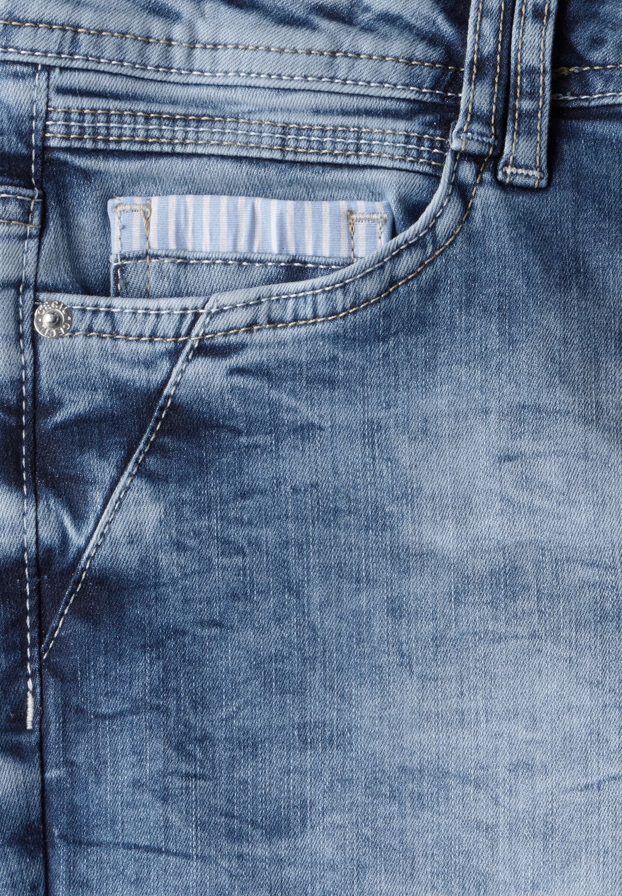 Jeans mit Turn-Up Detail