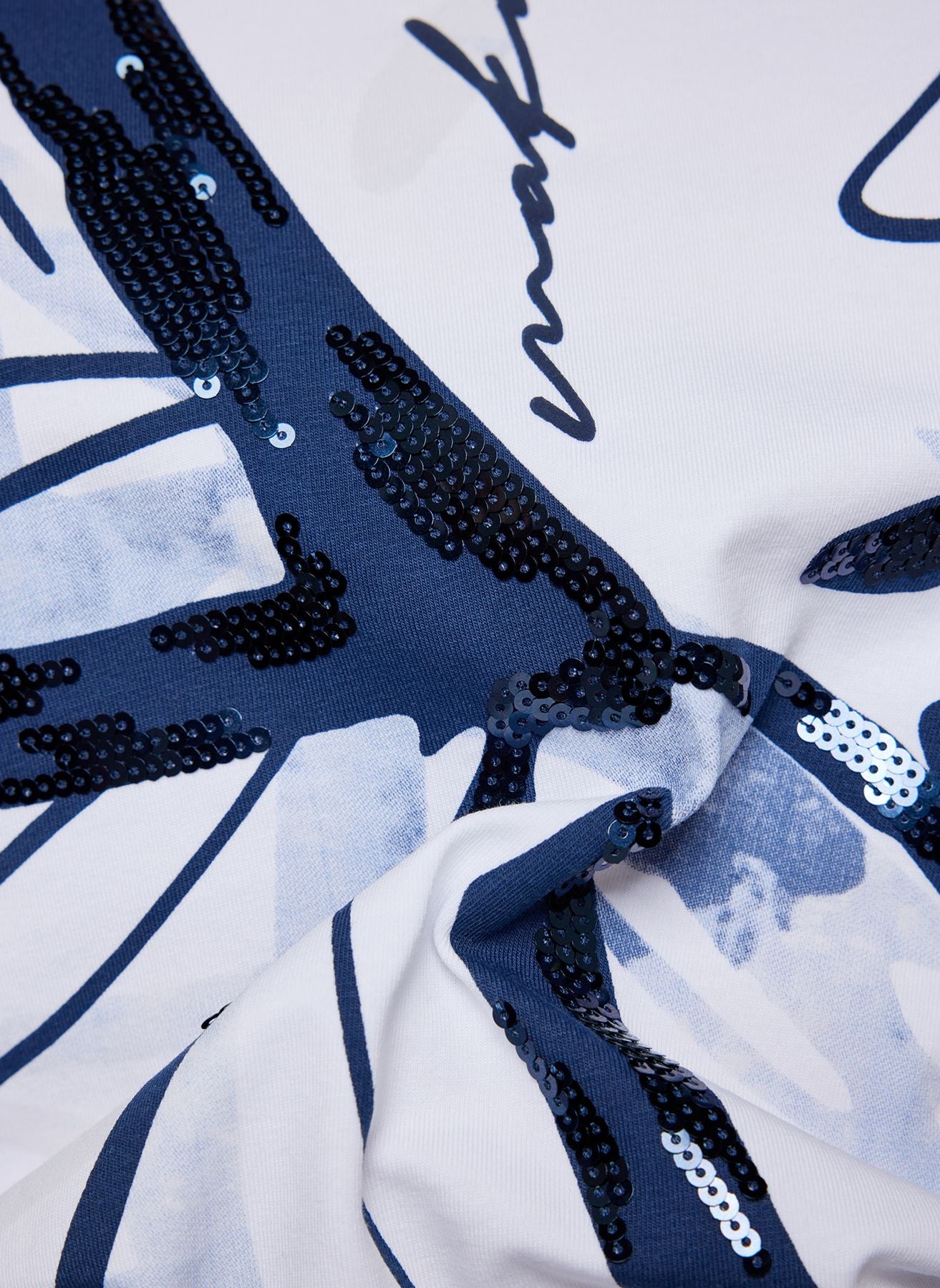 T-Shirt mit künstlerischem Print