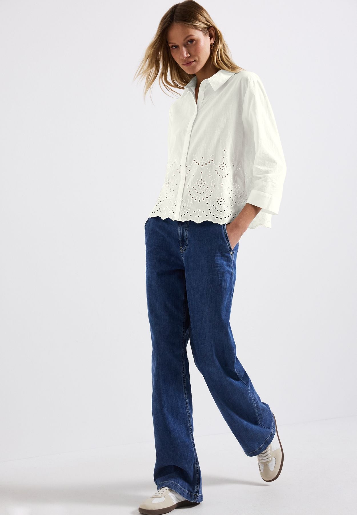 Hemdbluse mit Stickerei